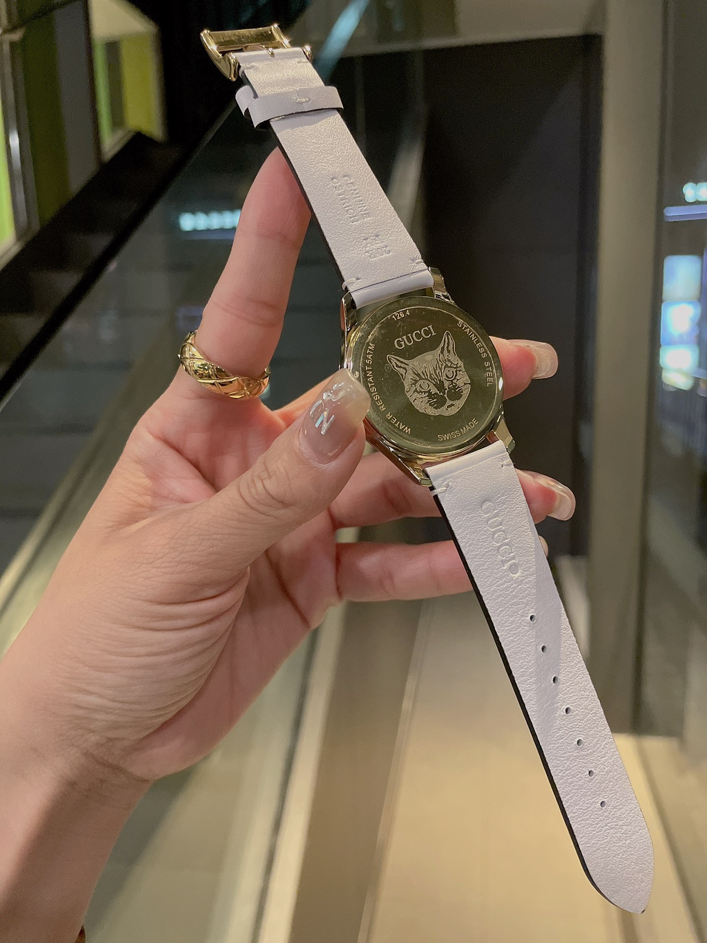 Gucci高仿G-Timeless白皮貓眼女錶珍珠母貝面經典小錶款｜歐美奢侈品精品推薦