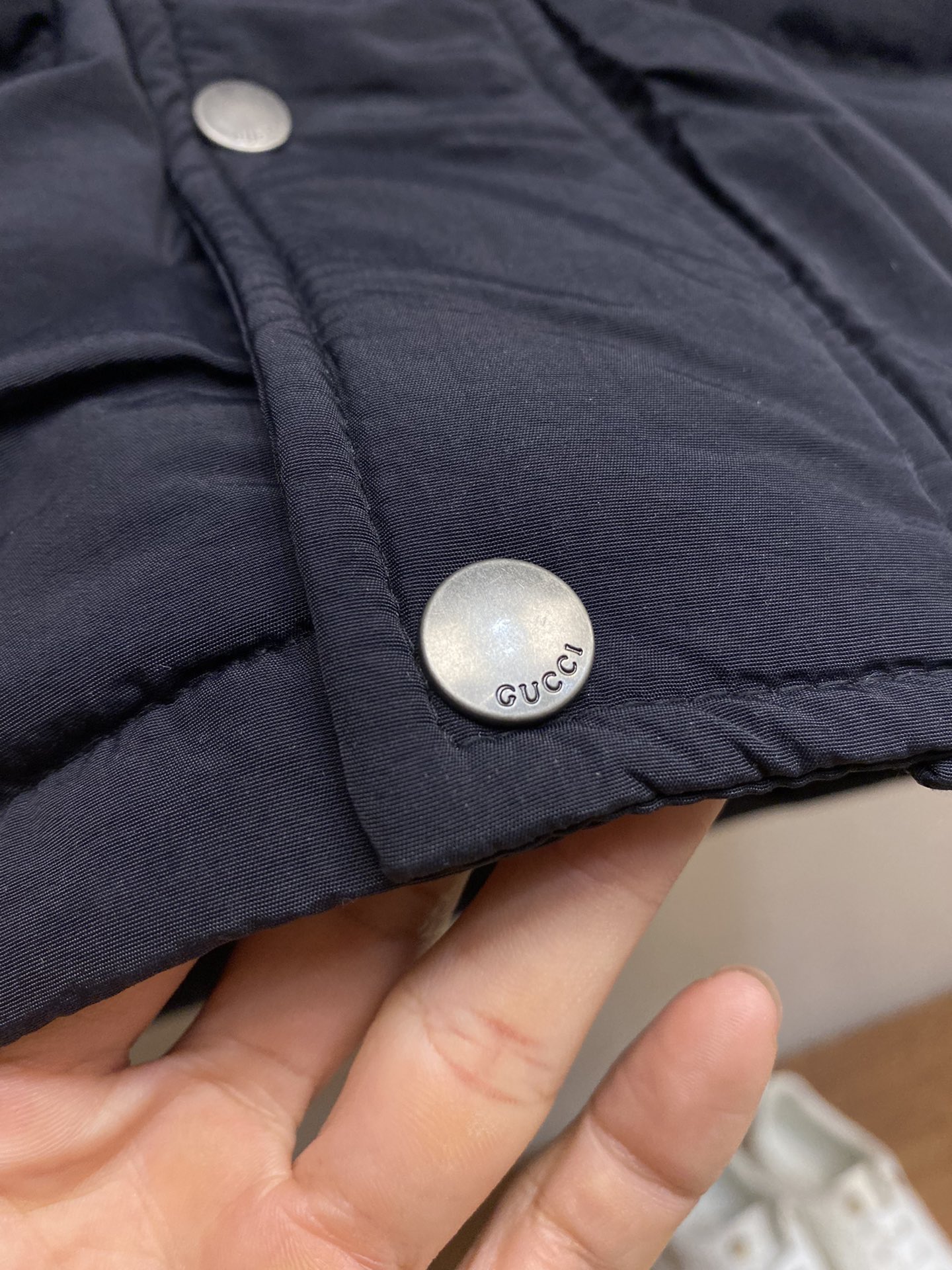 Gucci高仿立領拼色羽絨外套男款防風連帽設計|超A仿原單精品圖片 11 Gucci高仿立領拼色羽絨外套男款防風連帽設計|歐美奢侈品精品推薦