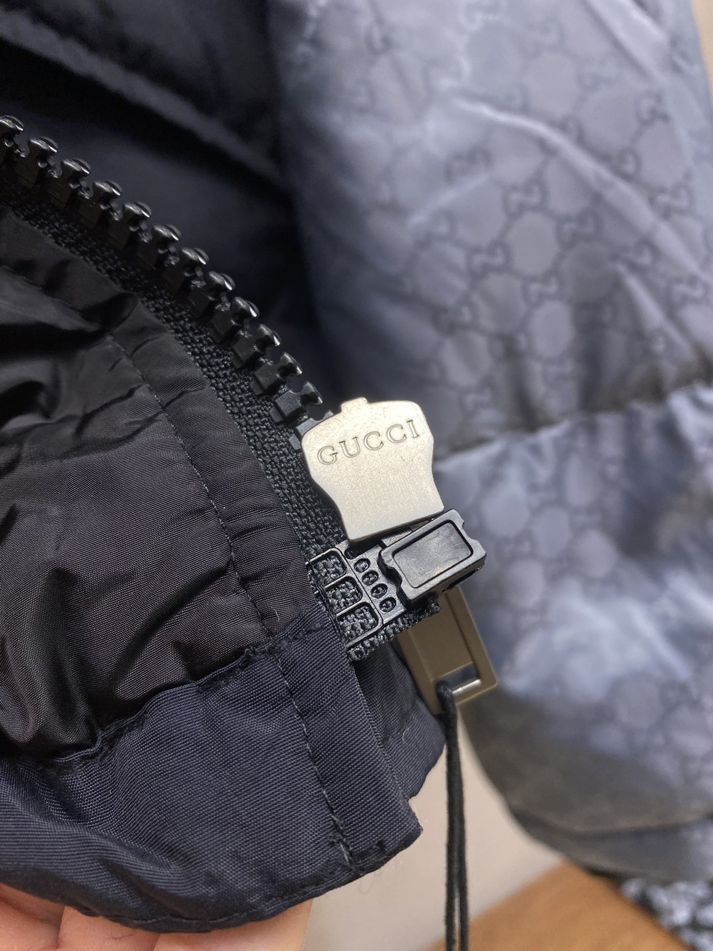 Gucci高仿立領拼色羽絨外套男款防風連帽設計|超A仿原單精品圖片 10 Gucci高仿立領拼色羽絨外套男款防風連帽設計|歐美奢侈品精品推薦