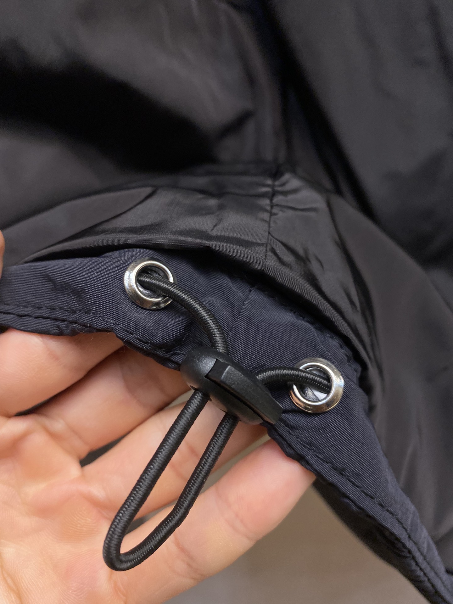 Gucci高仿立領拼色羽絨外套男款防風連帽設計|超A仿原單精品圖片 9 Gucci高仿立領拼色羽絨外套男款防風連帽設計|歐美奢侈品精品推薦