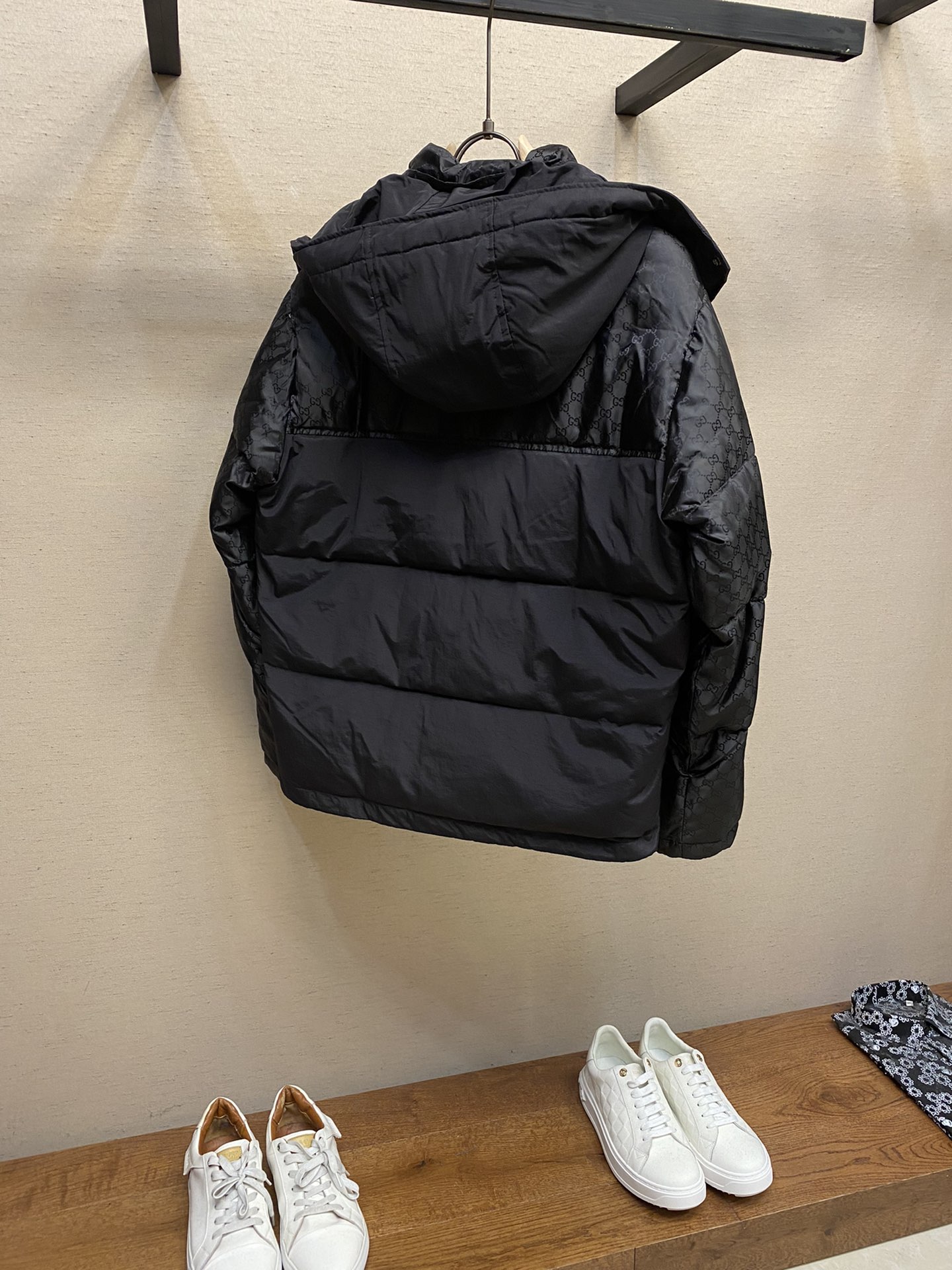 Gucci一比一黑色羽絨外套經典GG圖騰防風保暖|超A仿原單精品圖片 14 Gucci一比一黑色羽絨外套經典GG圖騰防風保暖|歐美奢侈品精品推薦