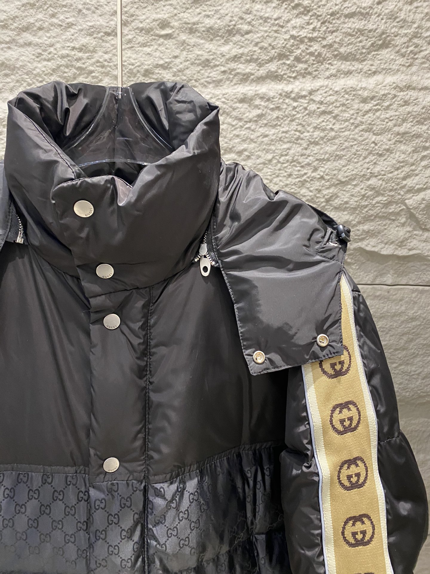 Gucci原單長版羽絨外套復古條紋拼袖保暖連帽款｜歐美奢侈品精品推薦