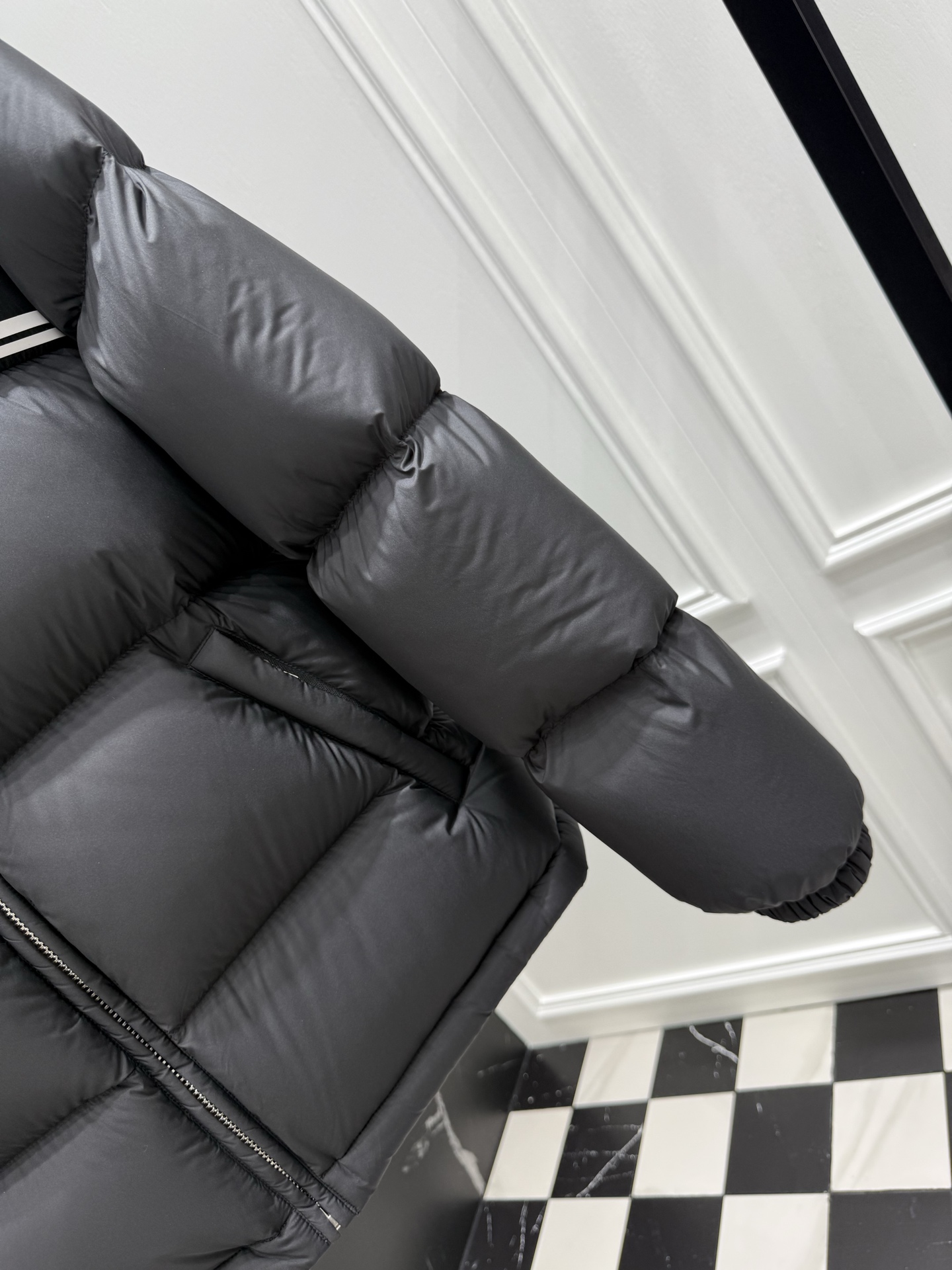 Gucci一比一黑色羽絨外套男士雙白線LOGO設計|超A仿原單精品圖片 11 Gucci一比一黑色羽絨外套男士雙白線LOGO設計|歐美奢侈品精品推薦