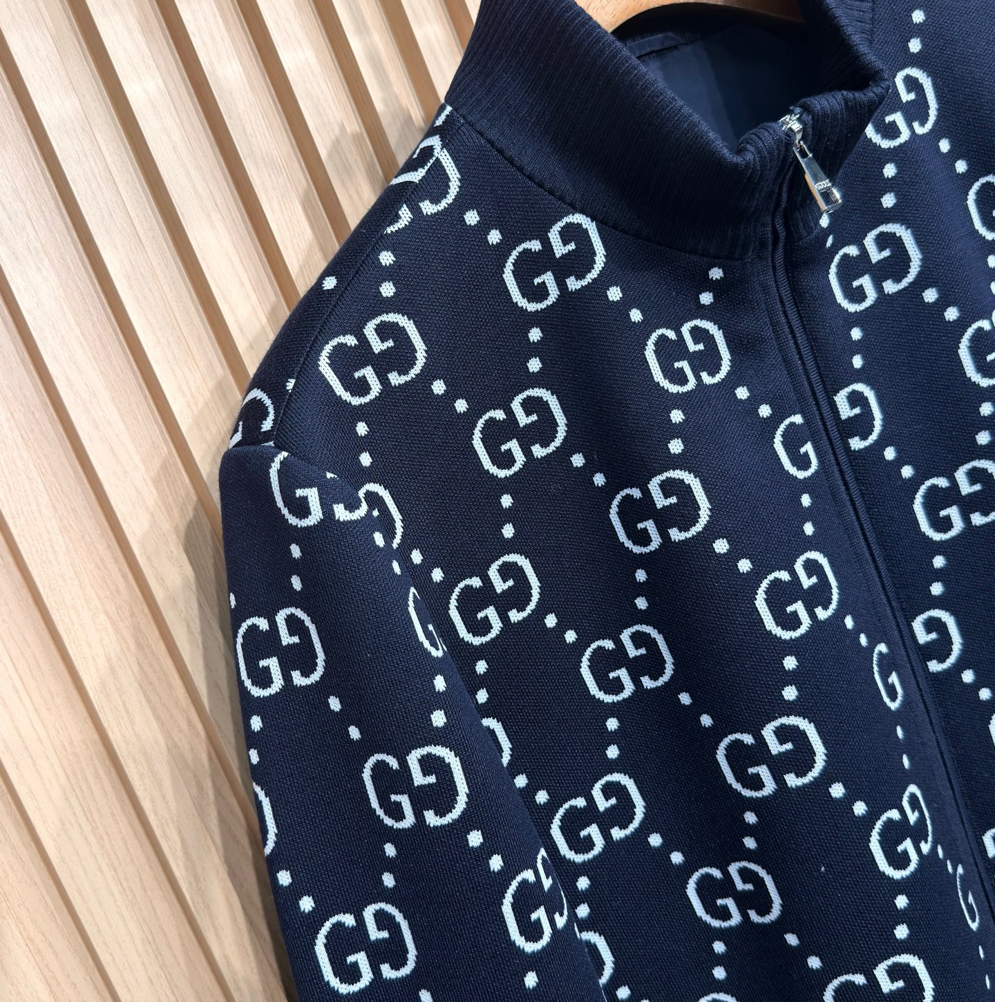 Gucci原單提花立領外套男款全幅GG圖樣設計|超A仿原單精品圖片 11 Gucci原單提花立領外套男款全幅GG圖樣設計|歐美奢侈品精品推薦