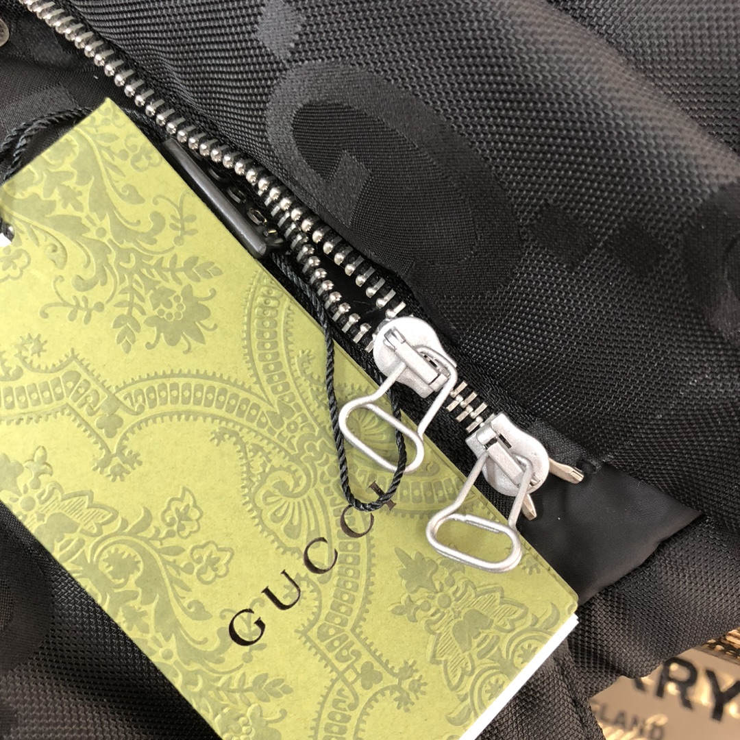 Gucci高仿羽絨外套黑色GG壓紋立領設計百搭款|超A仿原單精品圖片 10 Gucci高仿羽絨外套黑色GG壓紋立領設計百搭款|歐美奢侈品精品推薦