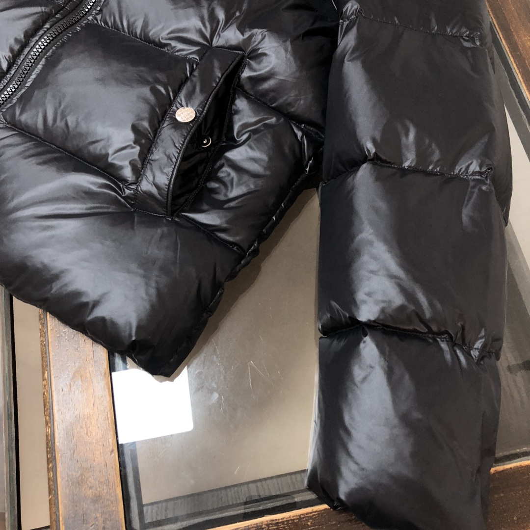 Gucci原單羽絨外套亮面黑色雙白線運動風男款|超A仿原單精品圖片 9 Gucci原單羽絨外套亮面黑色雙白線運動風男款|歐美奢侈品精品推薦