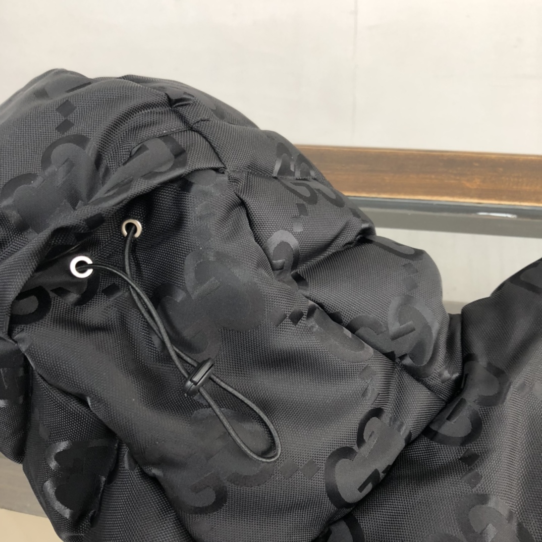 Gucci高仿羽絨背心GG壓紋連帽設計黑色極簡風｜歐美奢侈品精品推薦