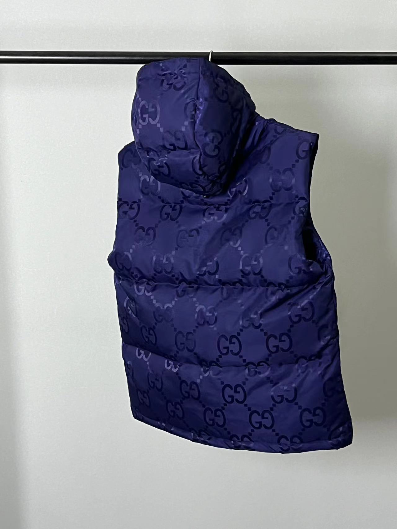 Gucci一比一羽絨背心深藍GG提花男款保暖機能|超A仿原單精品圖片 11 Gucci一比一羽絨背心深藍GG提花男款保暖機能|歐美奢侈品精品推薦