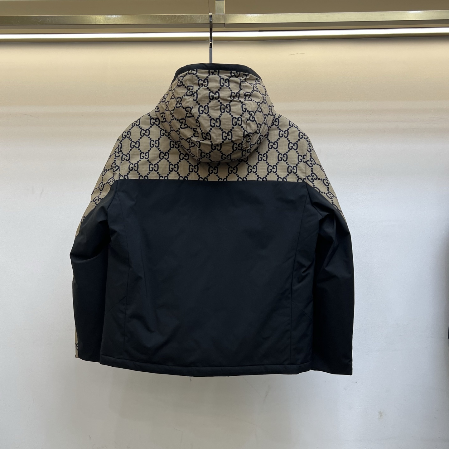 Gucci高仿拼接外套男款GG老花與黑色防風設計|超A仿原單精品圖片 8 Gucci高仿拼接外套男款GG老花與黑色防風設計|歐美奢侈品精品推薦