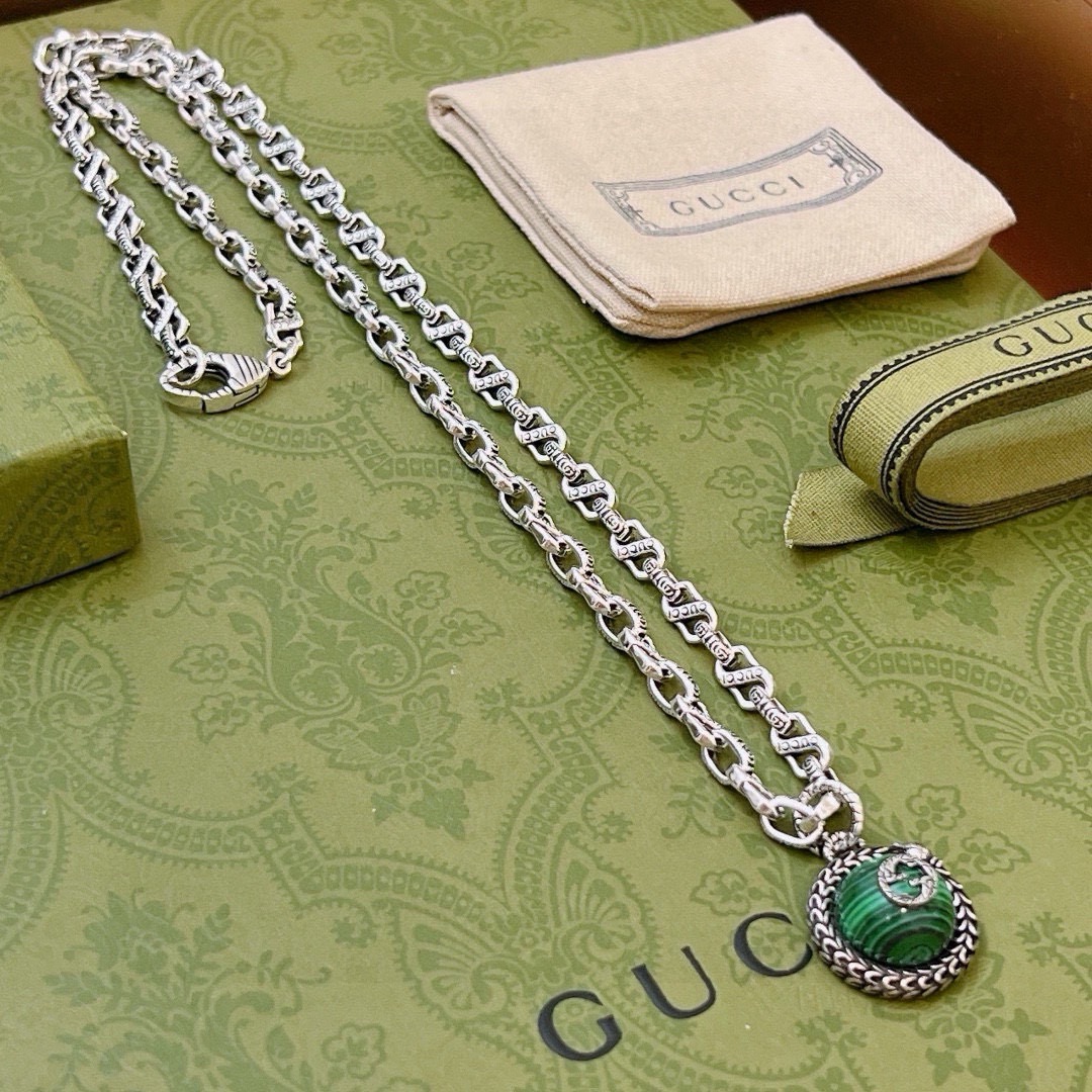 Gucci 高仿銀飾項鍊 綠色寶石吊墜 男士民族風設計潮飾| 9 Gucci 高仿銀飾項鍊 綠色寶石吊墜 男士民族風設計潮飾