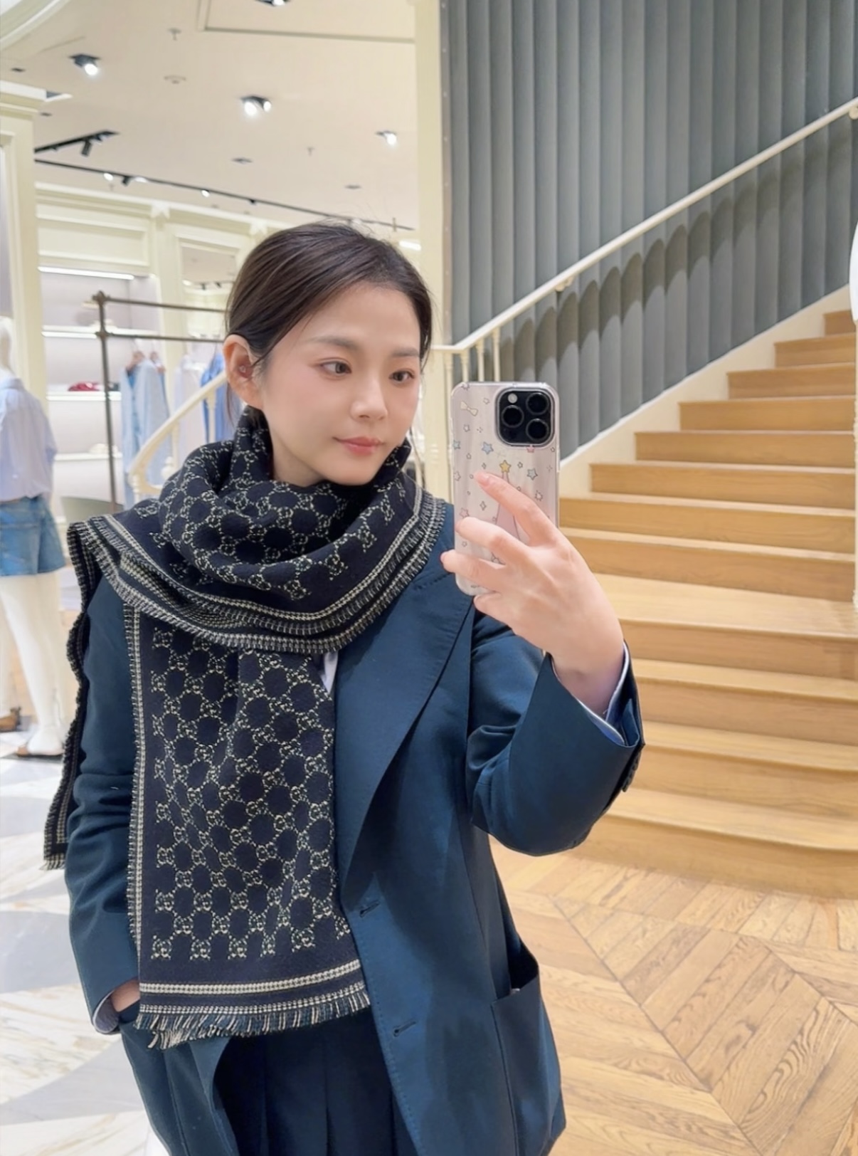 Gucci 一比一黑金GG刺繡圍巾｜時尚亮線設計吸睛款