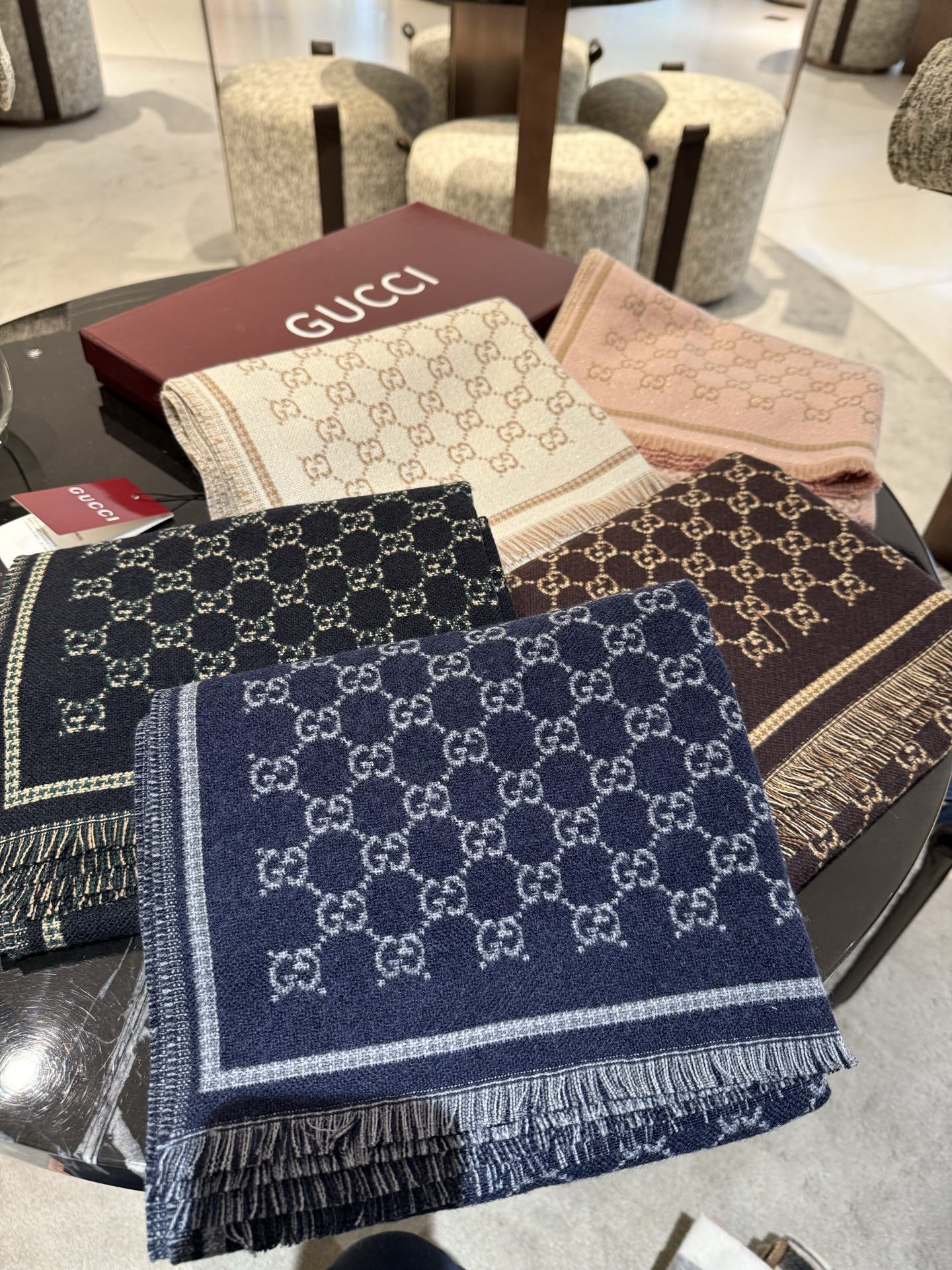 Gucci 一比一黑金GG刺繡圍巾｜時尚亮線設計吸睛款｜歐美奢侈品精品推薦