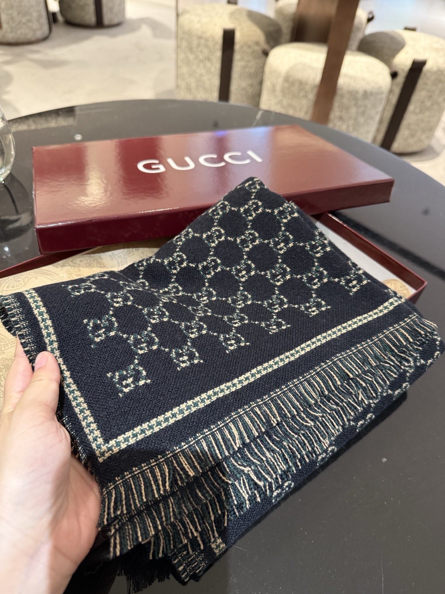 Gucci 一比一黑金GG刺繡圍巾｜時尚亮線設計吸睛款｜歐美奢侈品精品推薦