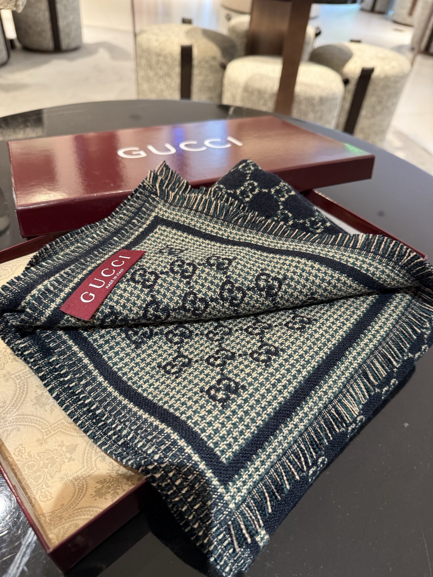 Gucci 一比一黑金GG刺繡圍巾｜時尚亮線設計吸睛款｜歐美奢侈品精品推薦