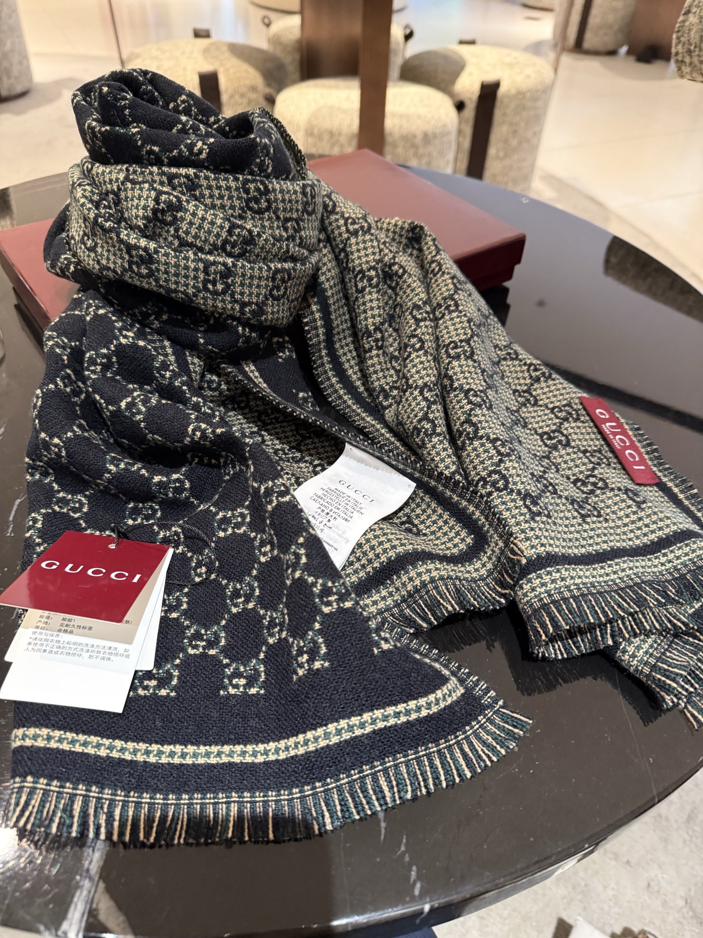 Gucci 一比一黑金GG刺繡圍巾｜時尚亮線設計吸睛款｜歐美奢侈品精品推薦