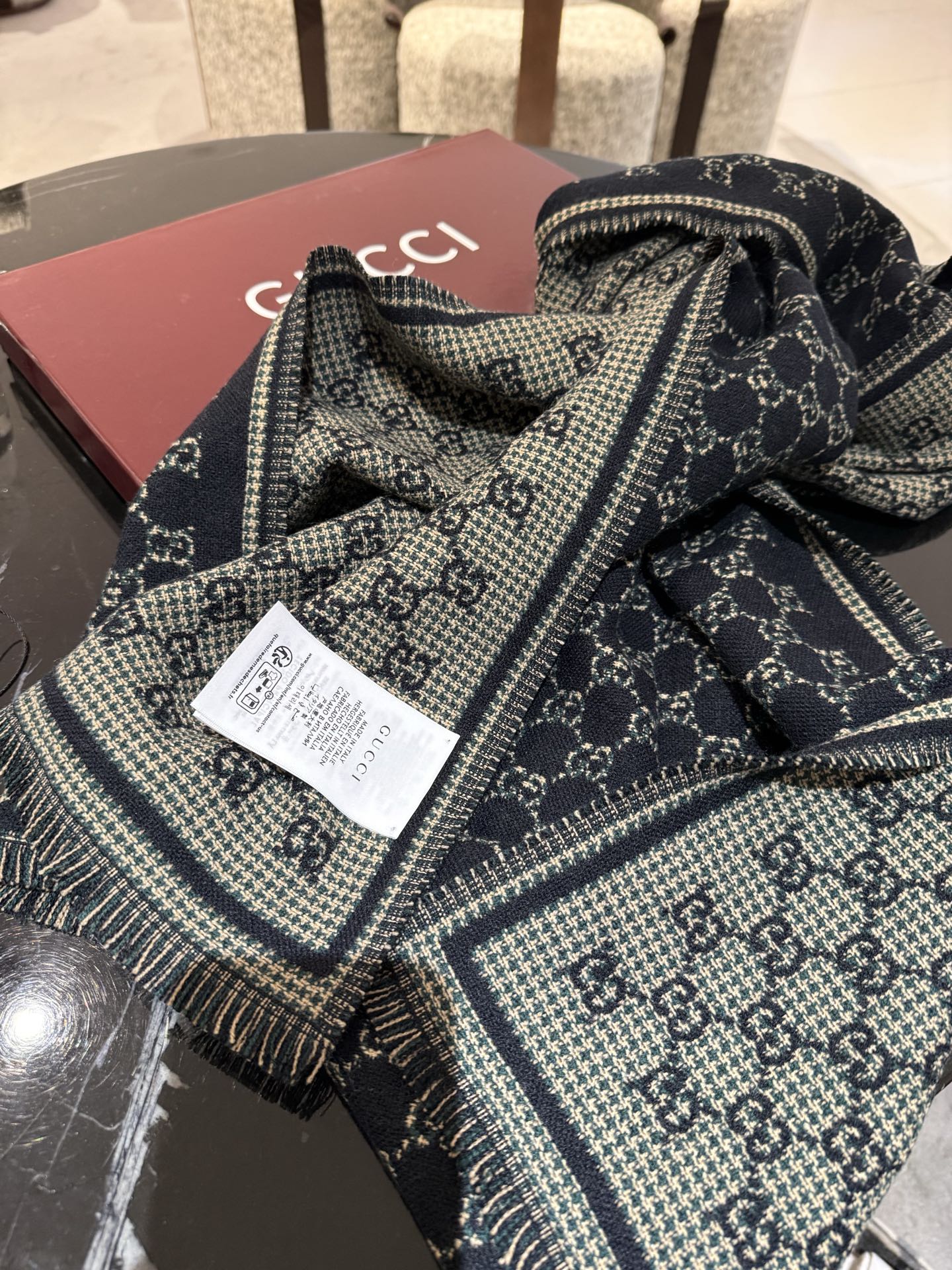 Gucci 一比一黑金GG刺繡圍巾｜時尚亮線設計吸睛款｜歐美奢侈品精品推薦