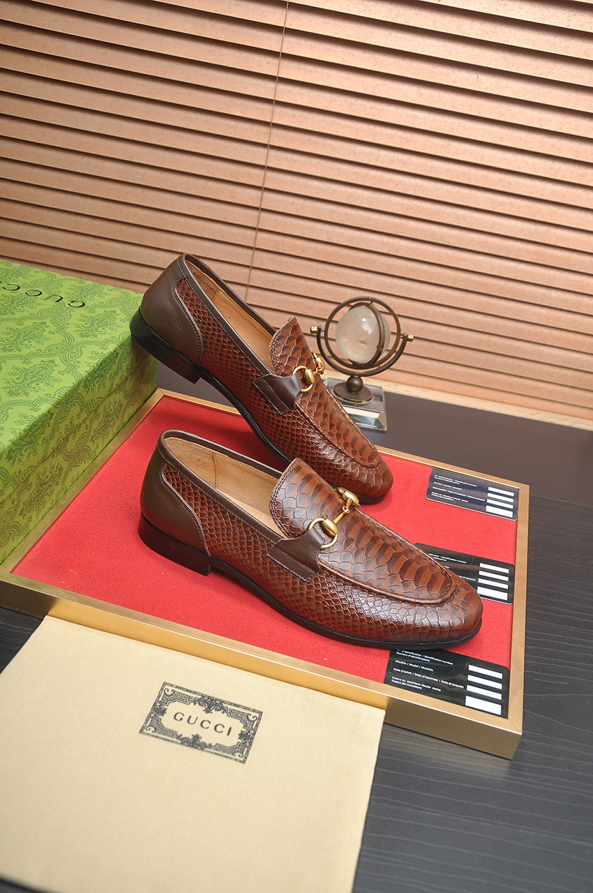 Gucci 一比一男士樂福鞋 仿蛇紋設計 馬銜扣質感百搭款| 10 Gucci 一比一男士樂福鞋 仿蛇紋設計 馬銜扣質感百搭款