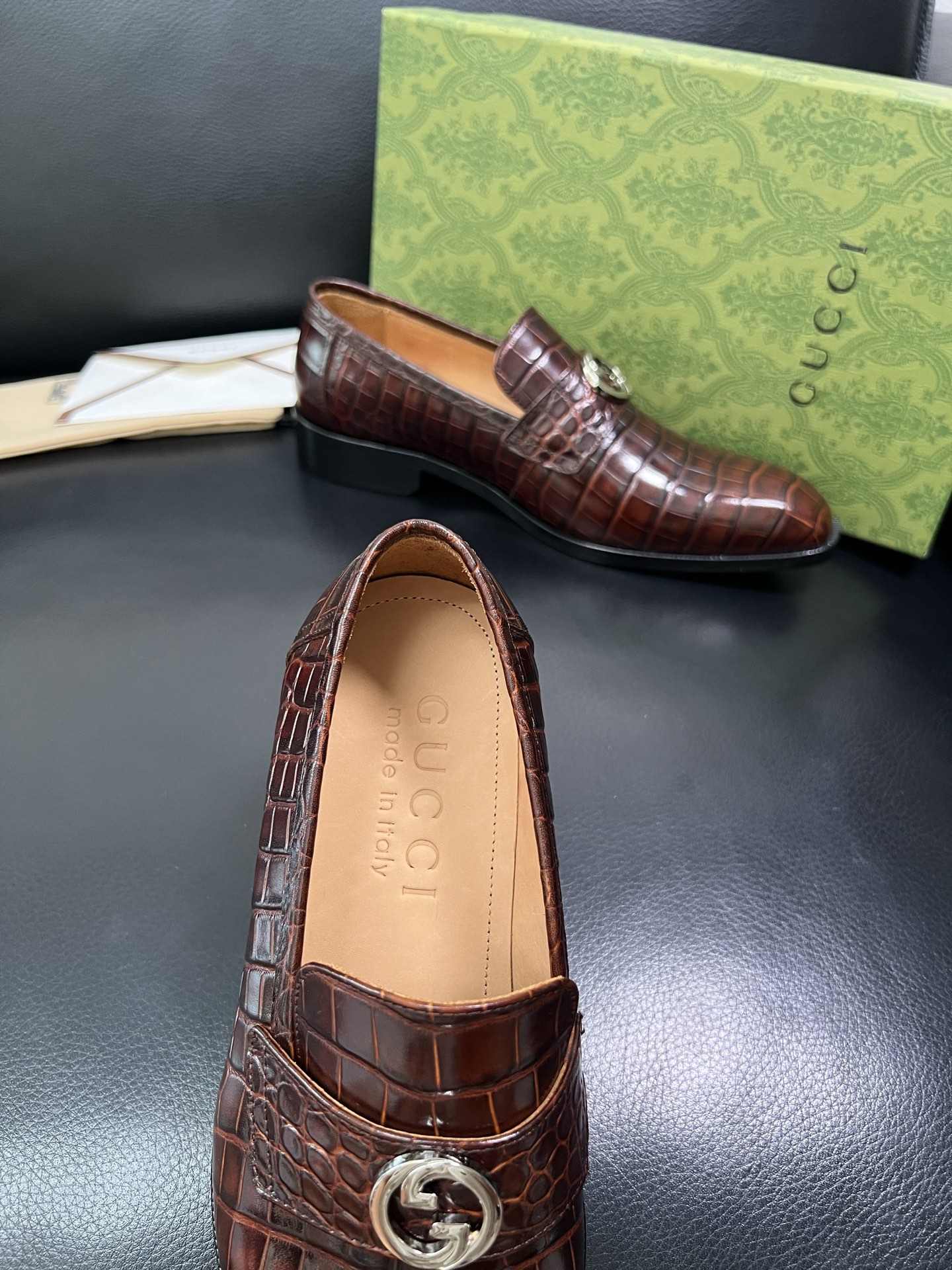 Gucci 一比一男士鱷魚紋皮鞋 棕色金屬飾扣 經典義式設計款｜歐美奢侈品精品推薦