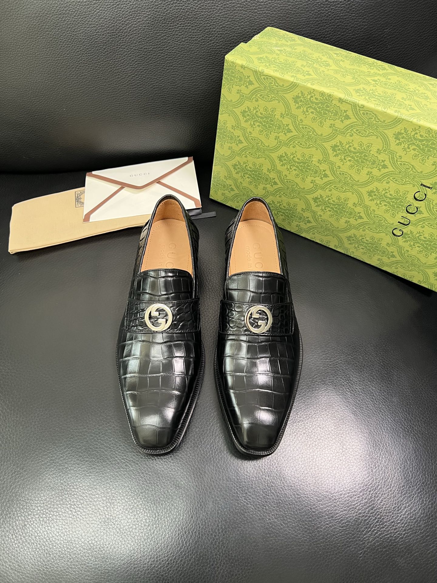 Gucci 原單男士黑色鱷魚紋皮鞋 銀色飾釦細節 義式復古風格| 13 Gucci 原單男士黑色鱷魚紋皮鞋 銀色飾釦細節 義式復古風格