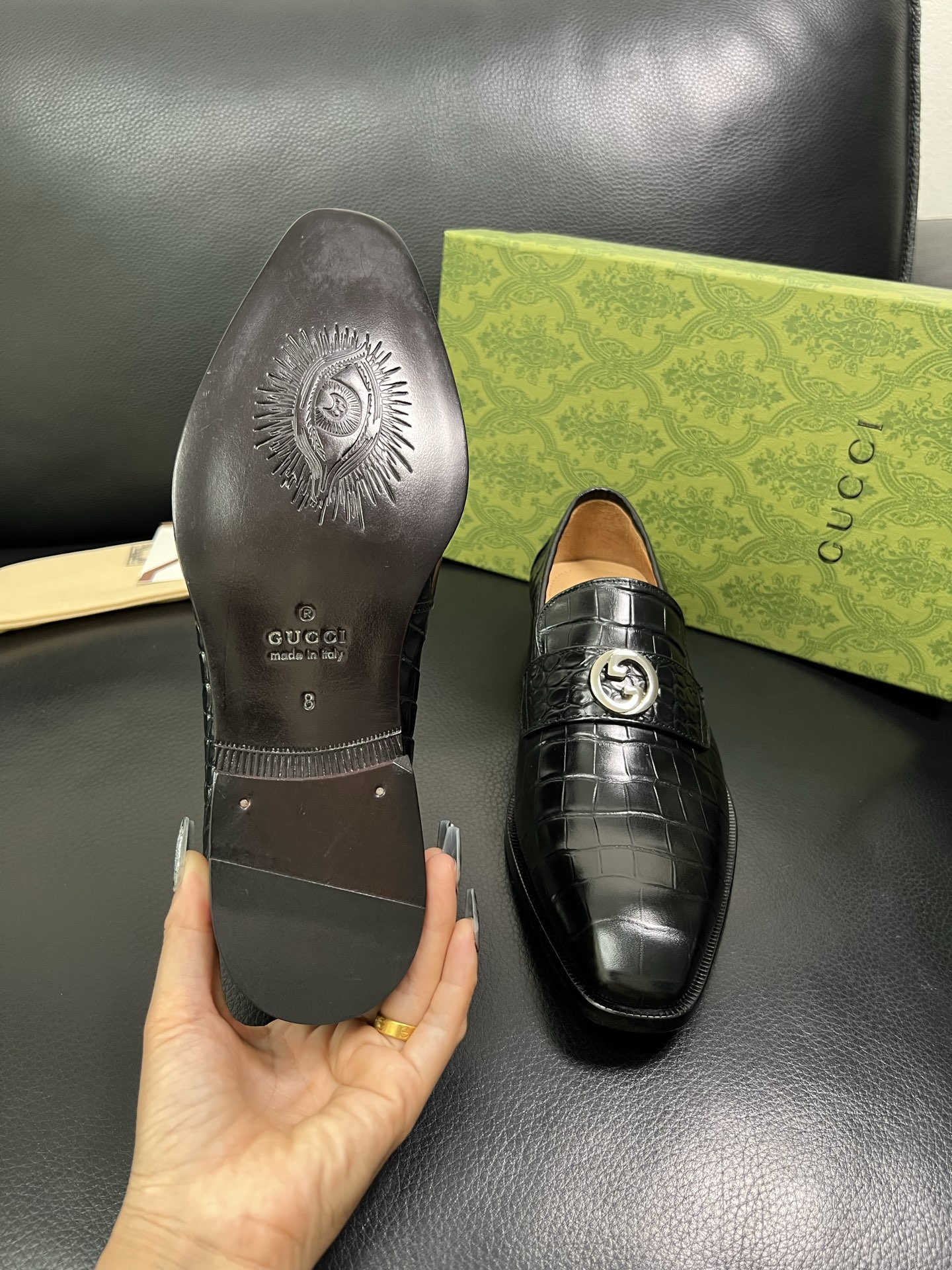 Gucci 原單男士黑色鱷魚紋皮鞋 銀色飾釦細節 義式復古風格| 7 Gucci 原單男士黑色鱷魚紋皮鞋 銀色飾釦細節 義式復古風格