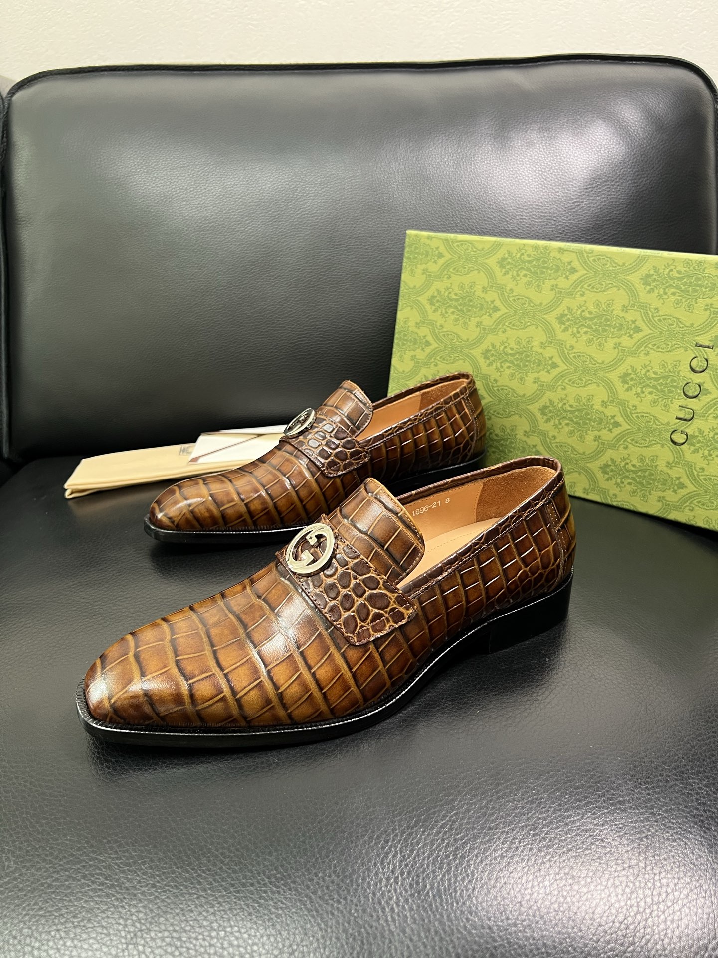Gucci A貨男士鱷魚紋皮鞋 淺棕亮面金屬飾扣 高端質感設計| 13 Gucci A貨男士鱷魚紋皮鞋 淺棕亮面金屬飾扣 高端質感設計