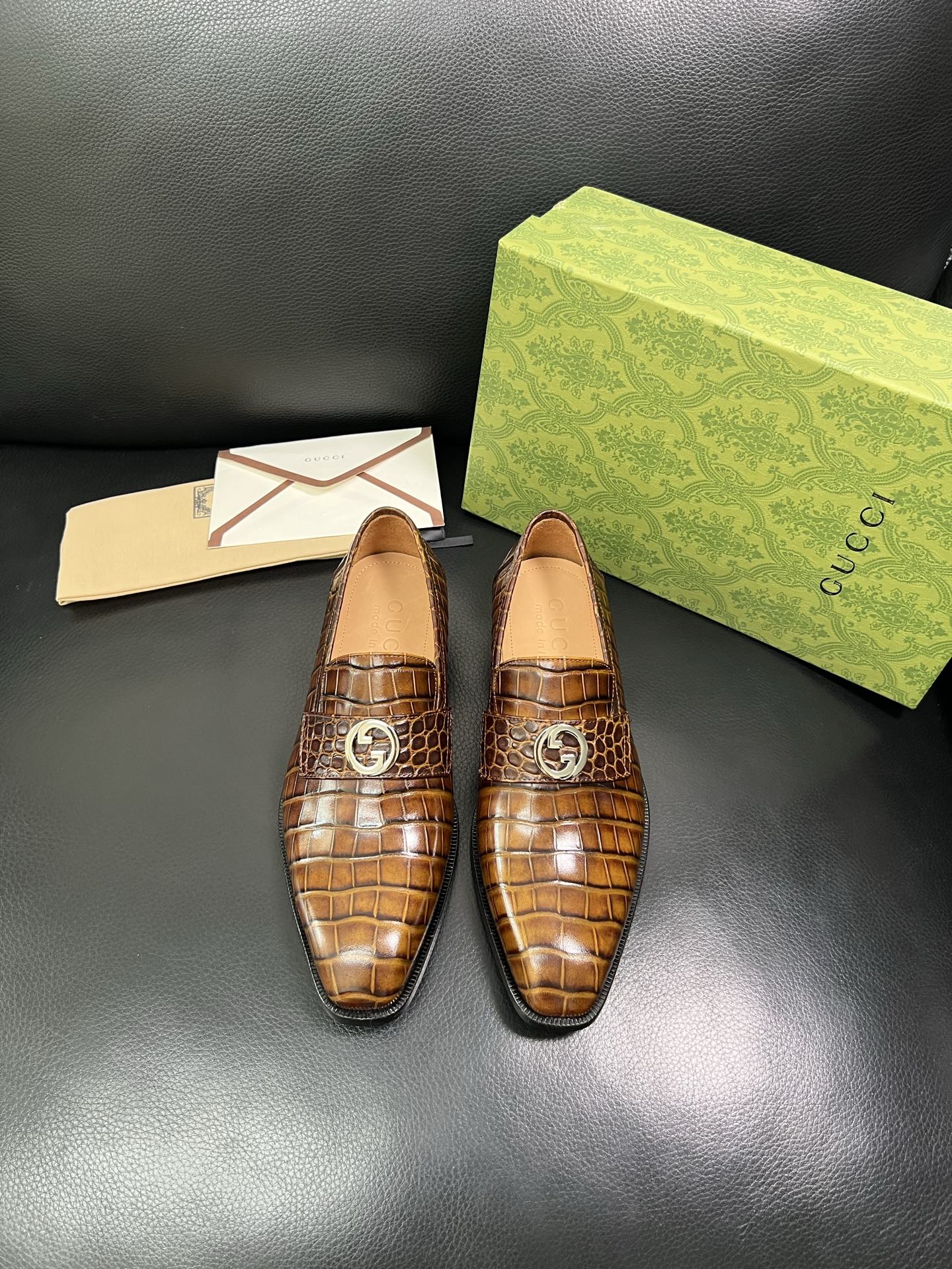 Gucci A貨男士鱷魚紋皮鞋 淺棕亮面金屬飾扣 高端質感設計| 12 Gucci A貨男士鱷魚紋皮鞋 淺棕亮面金屬飾扣 高端質感設計