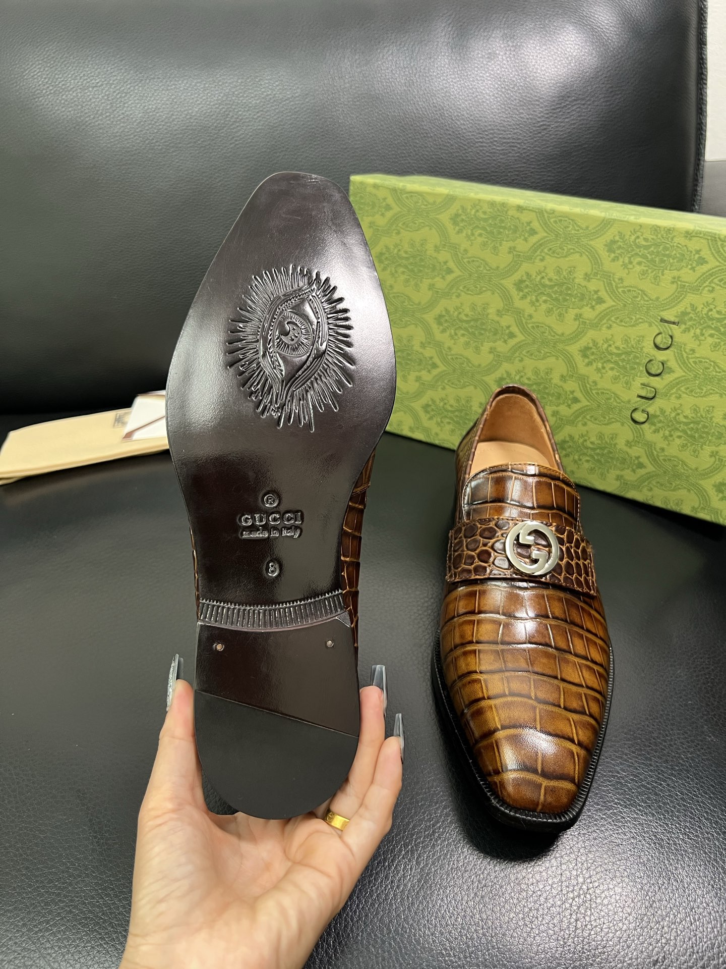 Gucci A貨男士鱷魚紋皮鞋 淺棕亮面金屬飾扣 高端質感設計| 7 Gucci A貨男士鱷魚紋皮鞋 淺棕亮面金屬飾扣 高端質感設計
