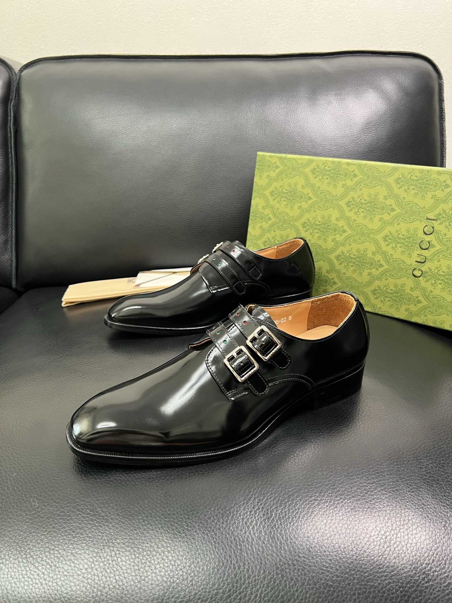 Gucci 高仿男士亮皮雙釦德比鞋 黑色光澤 經典義式手工鞋款｜歐美奢侈品精品推薦