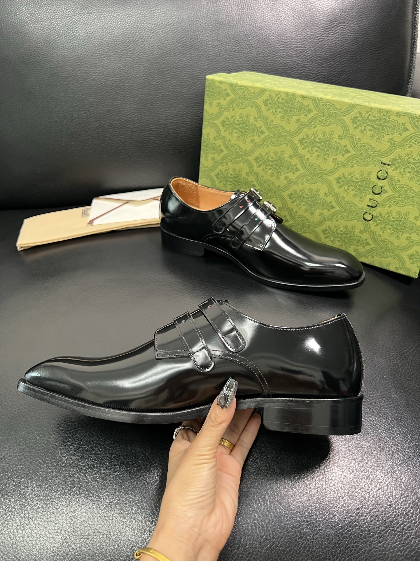 Gucci 高仿男士亮皮雙釦德比鞋 黑色光澤 經典義式手工鞋款｜歐美奢侈品精品推薦