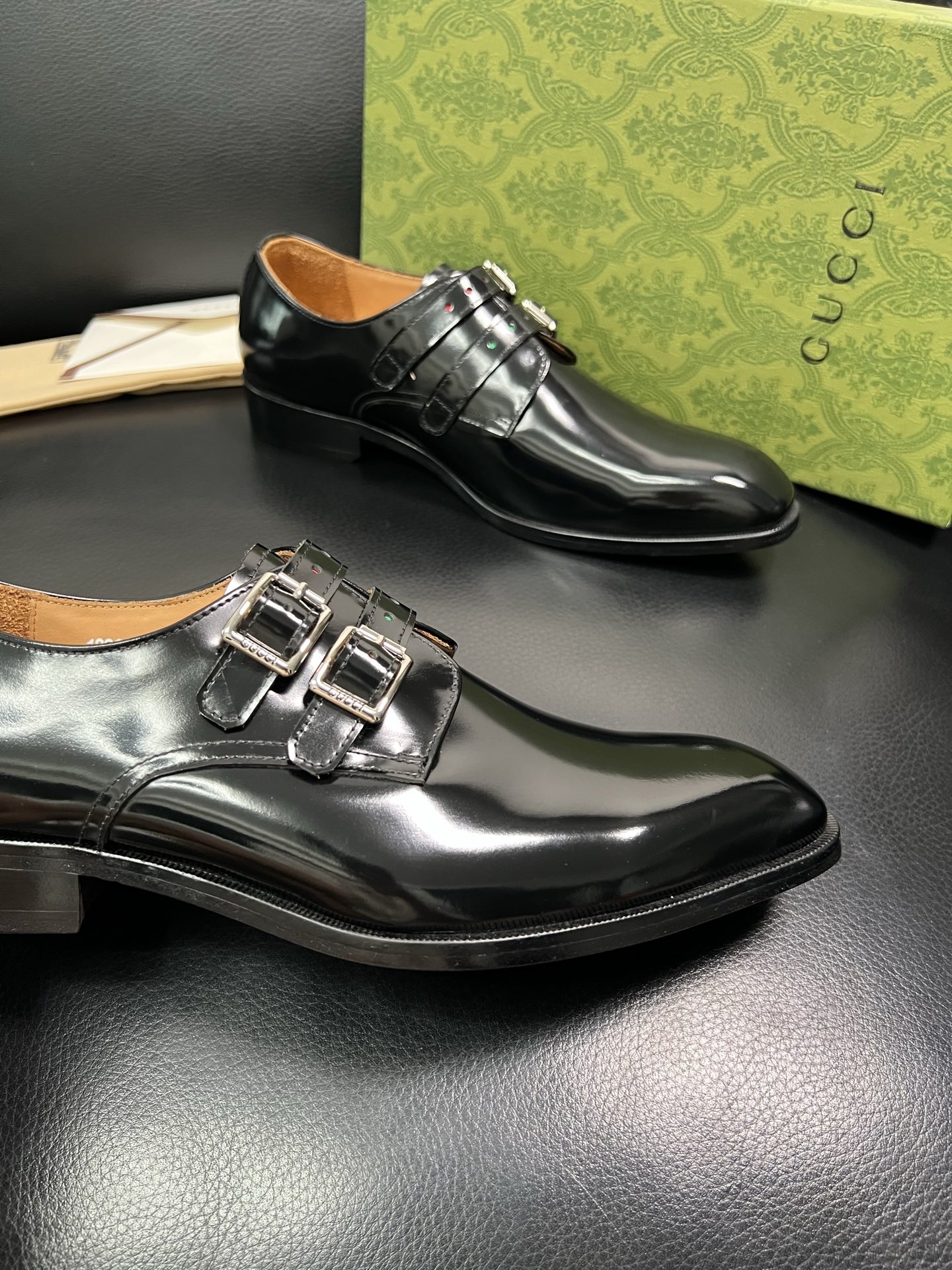 Gucci 高仿男士亮皮雙釦德比鞋 黑色光澤 經典義式手工鞋款｜歐美奢侈品精品推薦