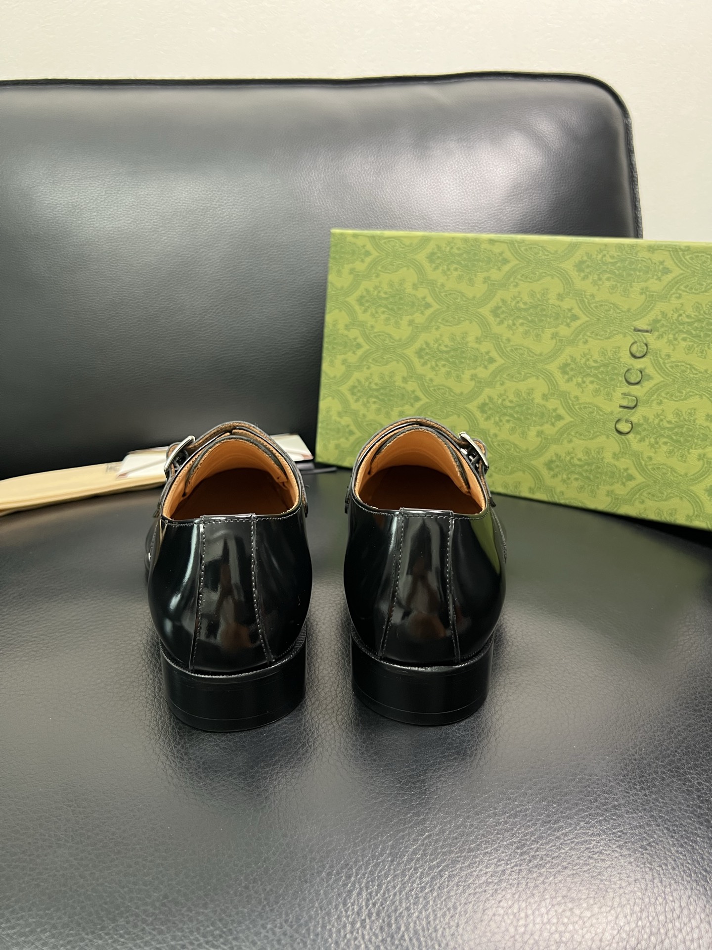 Gucci 高仿男士亮皮雙釦德比鞋 黑色光澤 經典義式手工鞋款｜歐美奢侈品精品推薦