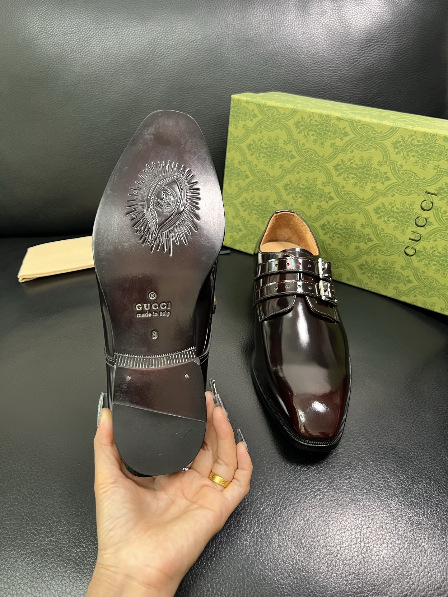 Gucci 高仿男士雙釦紳士鞋 酒紅亮皮質感 精品風格穿搭首選| 7 Gucci 高仿男士雙釦紳士鞋 酒紅亮皮質感 精品風格穿搭首選