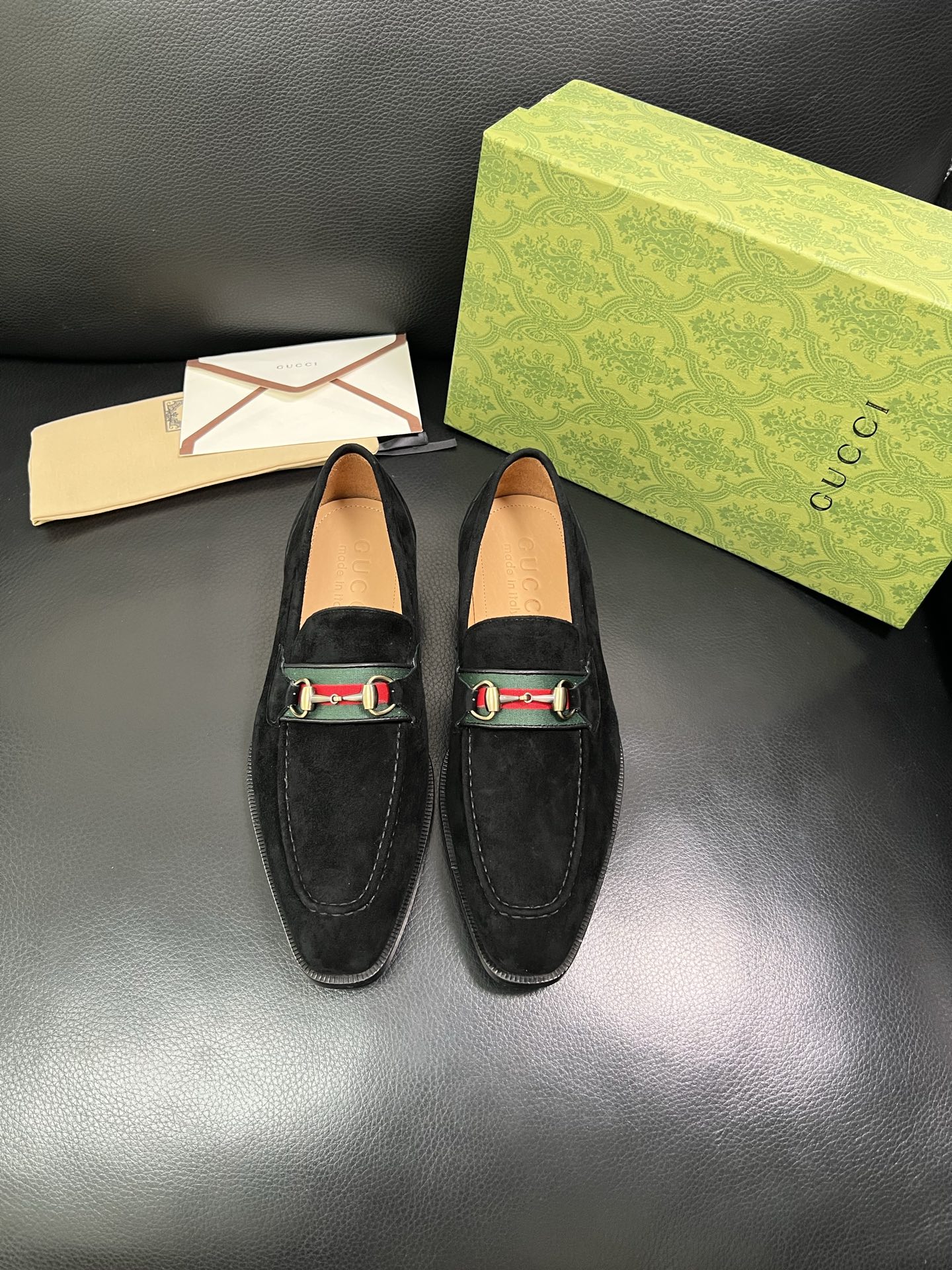 Gucci 高仿男士麂皮樂福鞋 黑色紅綠織帶 經典品牌元素復刻款｜歐美奢侈品精品推薦