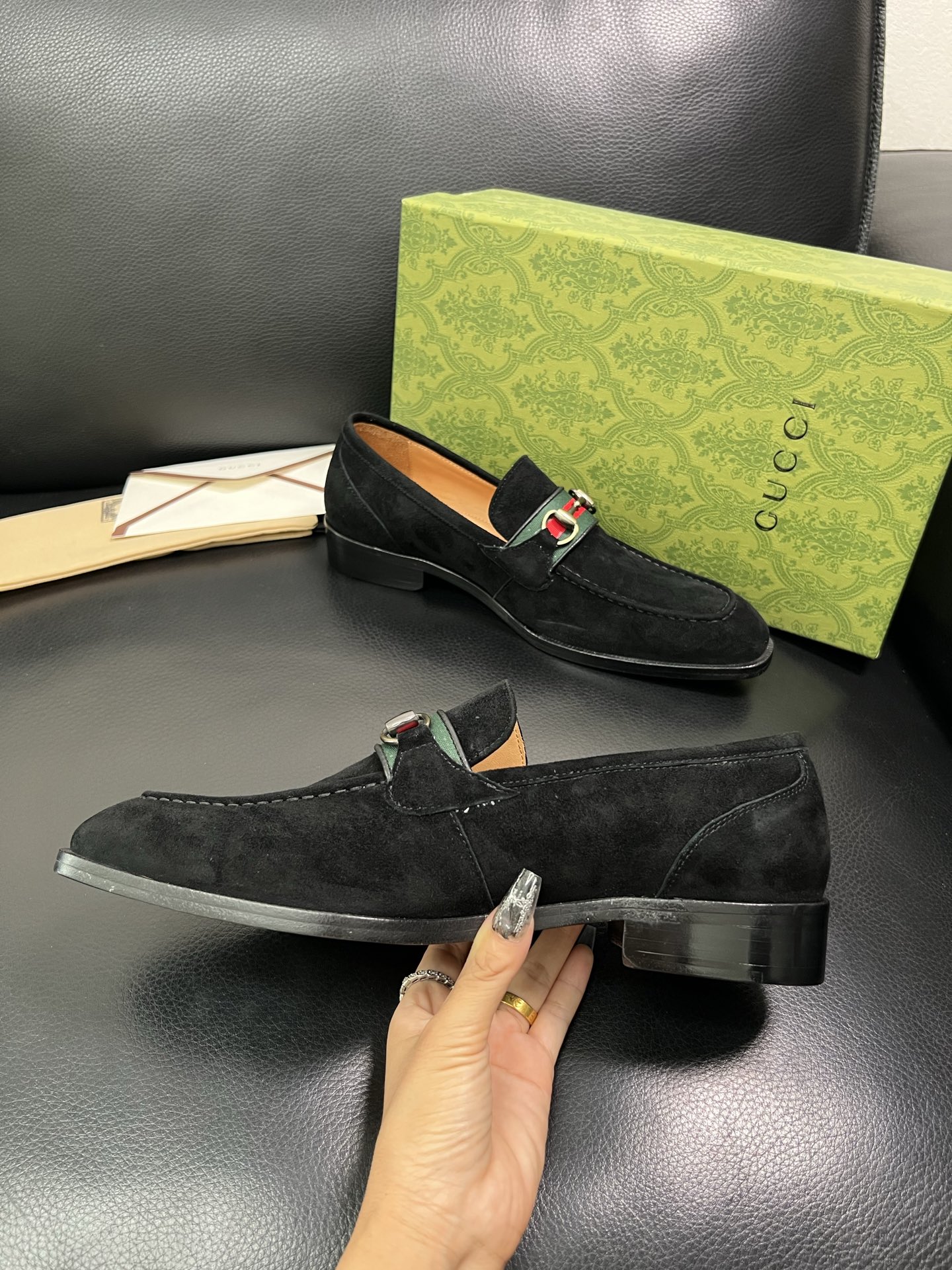 Gucci 高仿男士麂皮樂福鞋 黑色紅綠織帶 經典品牌元素復刻款｜歐美奢侈品精品推薦