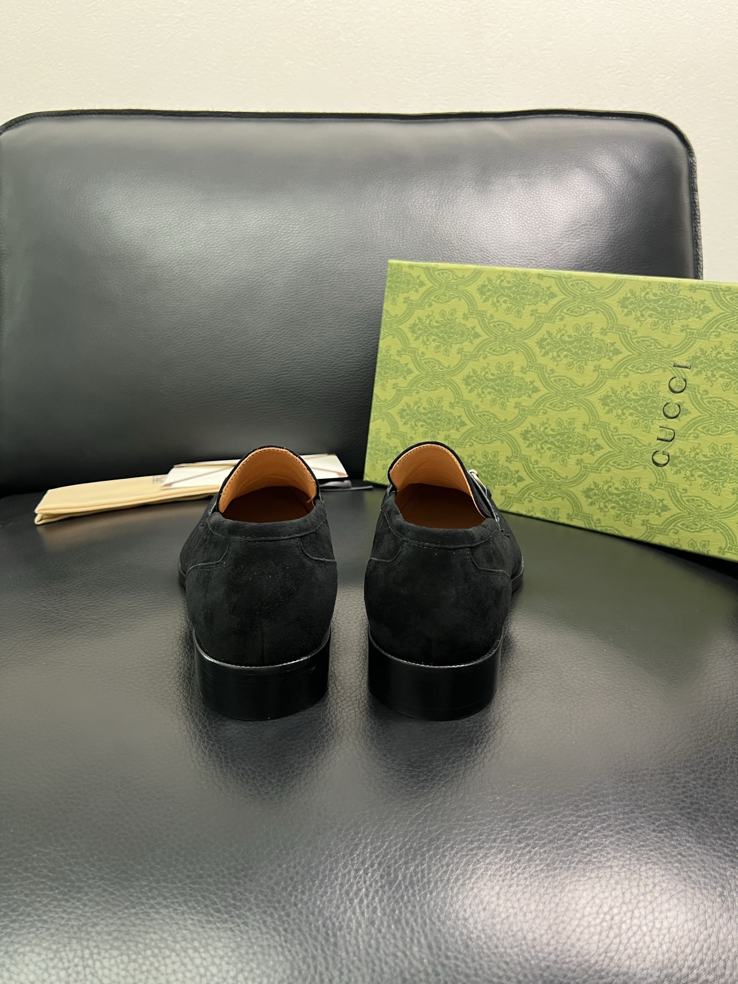 Gucci 高仿男士麂皮樂福鞋 黑色紅綠織帶 經典品牌元素復刻款｜歐美奢侈品精品推薦