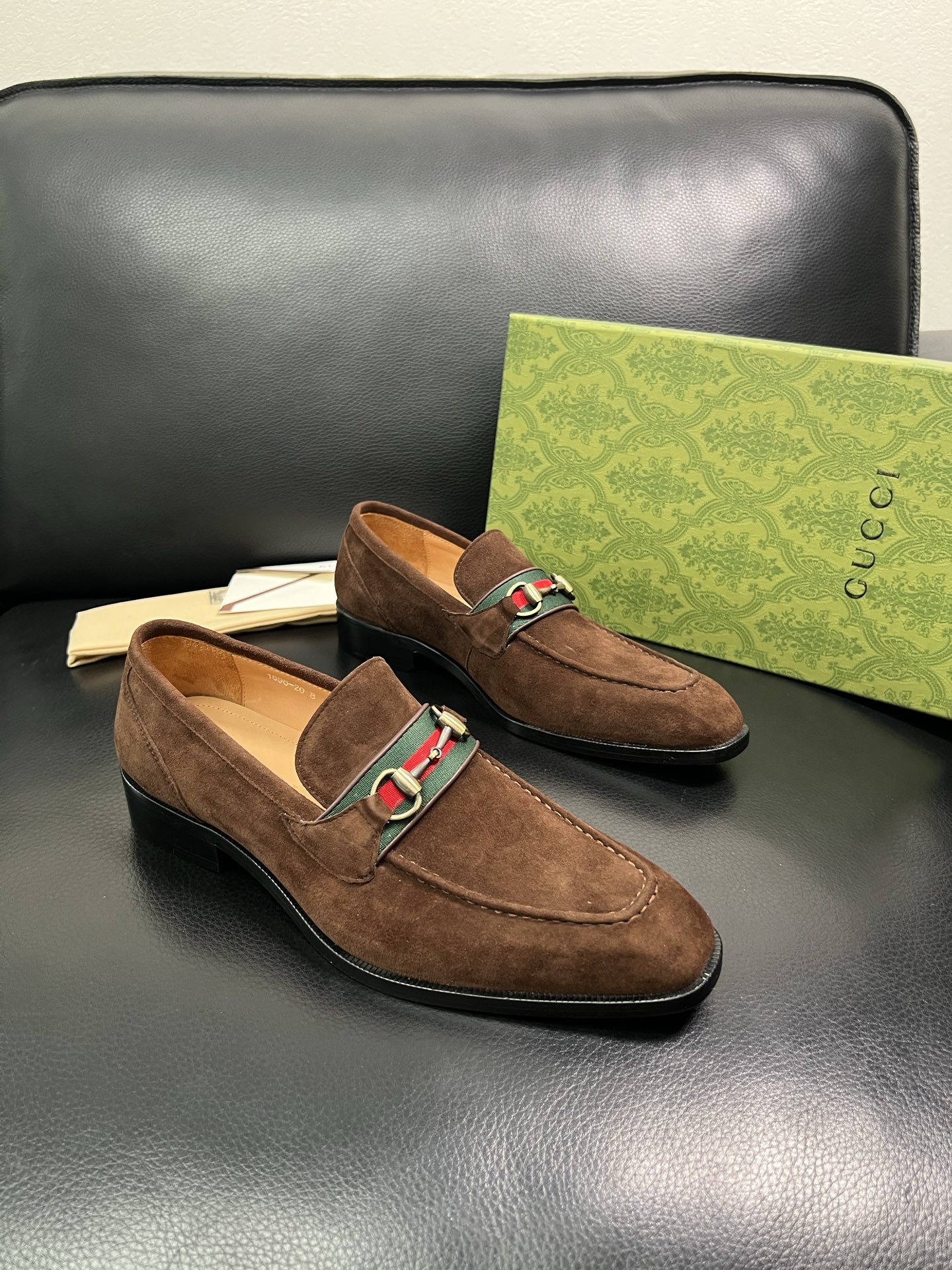 Gucci 一比一男士麂皮樂福鞋 棕色復古紅綠織帶 義式經典穿搭