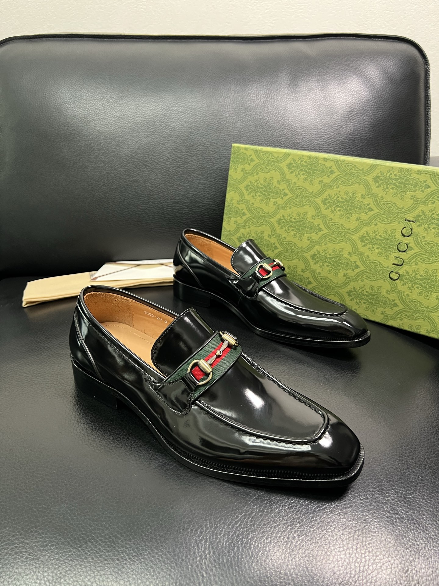 Gucci A貨男士亮皮樂福鞋 黑色光澤 紅綠織帶設計款