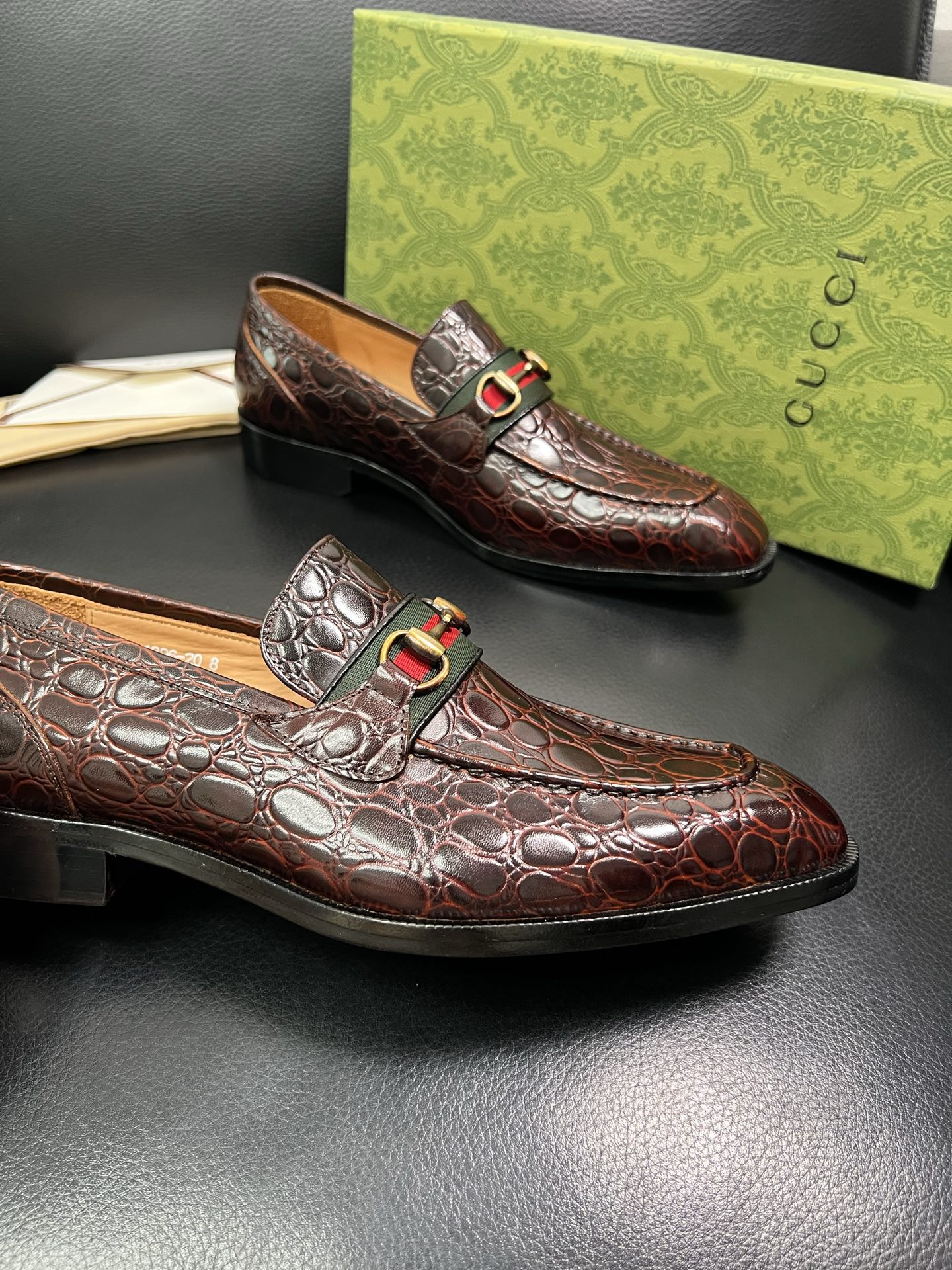 Gucci 高仿男士鱷魚紋樂福鞋 棕色紅綠織帶 經典復刻設計款｜歐美奢侈品精品推薦