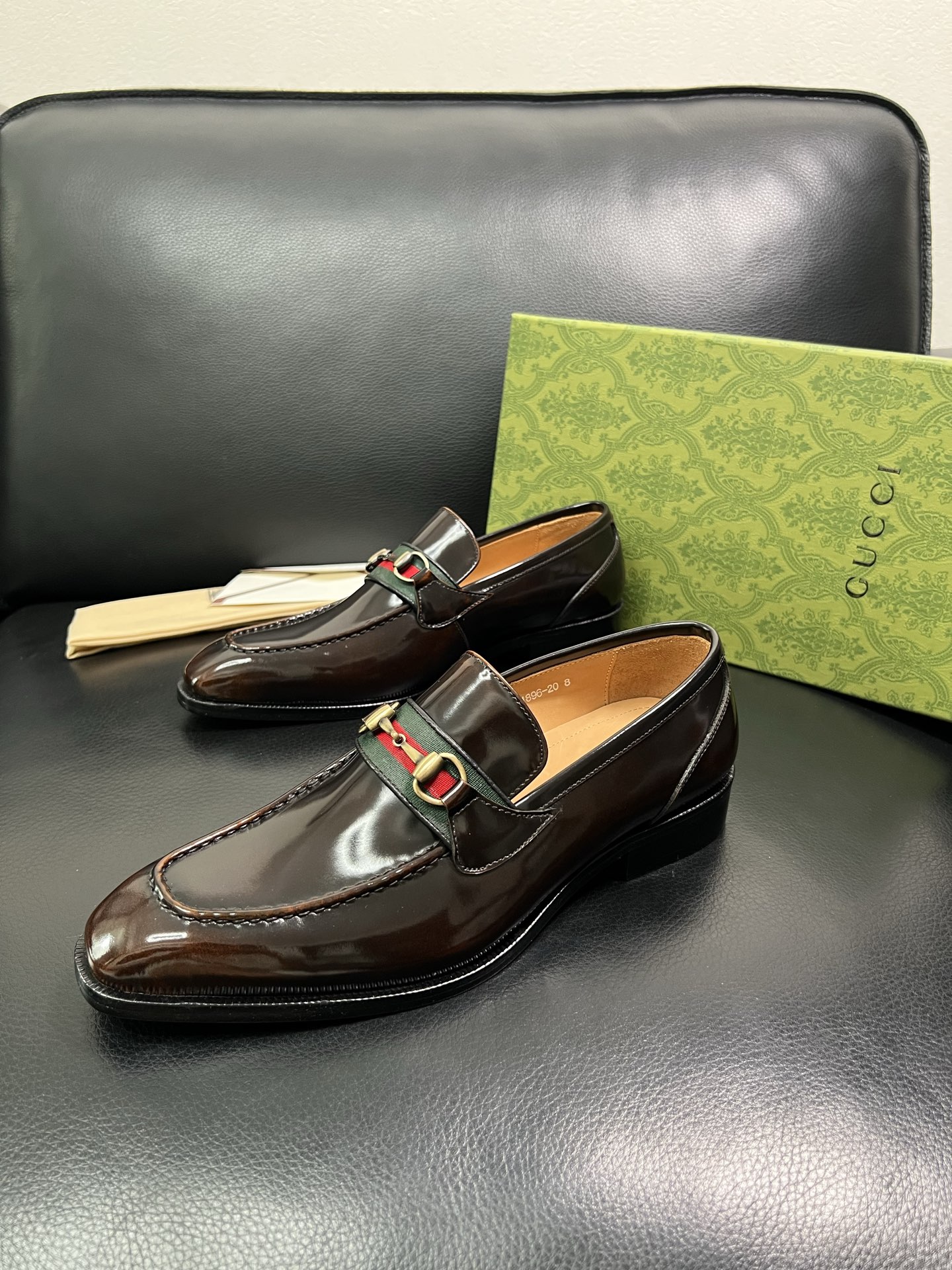 Gucci 高仿男士亮皮樂福鞋 咖啡色紅綠織帶 精緻優雅復古風｜歐美奢侈品精品推薦