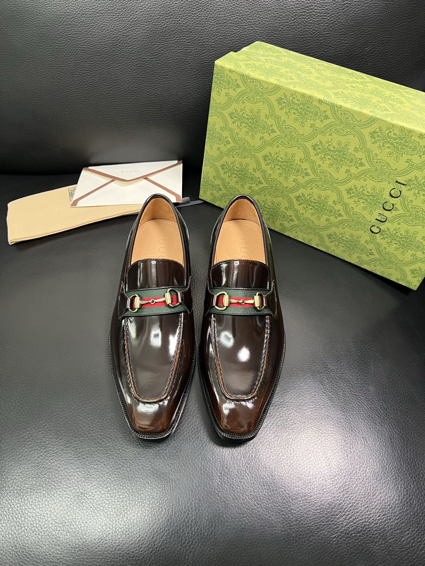 Gucci 高仿男士亮皮樂福鞋 咖啡色紅綠織帶 精緻優雅復古風｜歐美奢侈品精品推薦