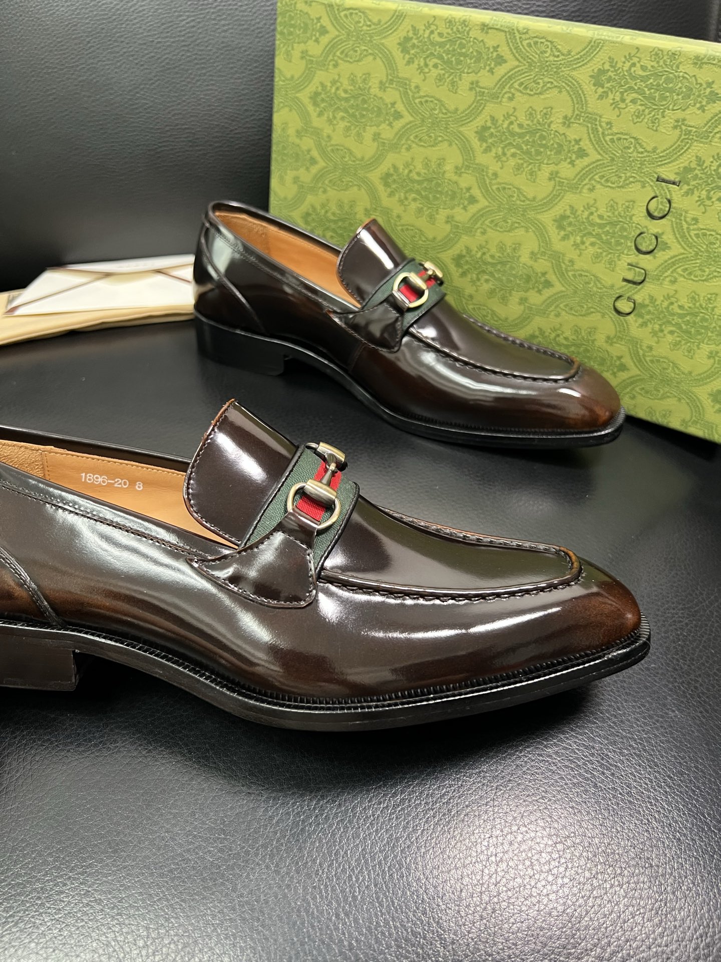 Gucci 高仿男士亮皮樂福鞋 咖啡色紅綠織帶 精緻優雅復古風｜歐美奢侈品精品推薦