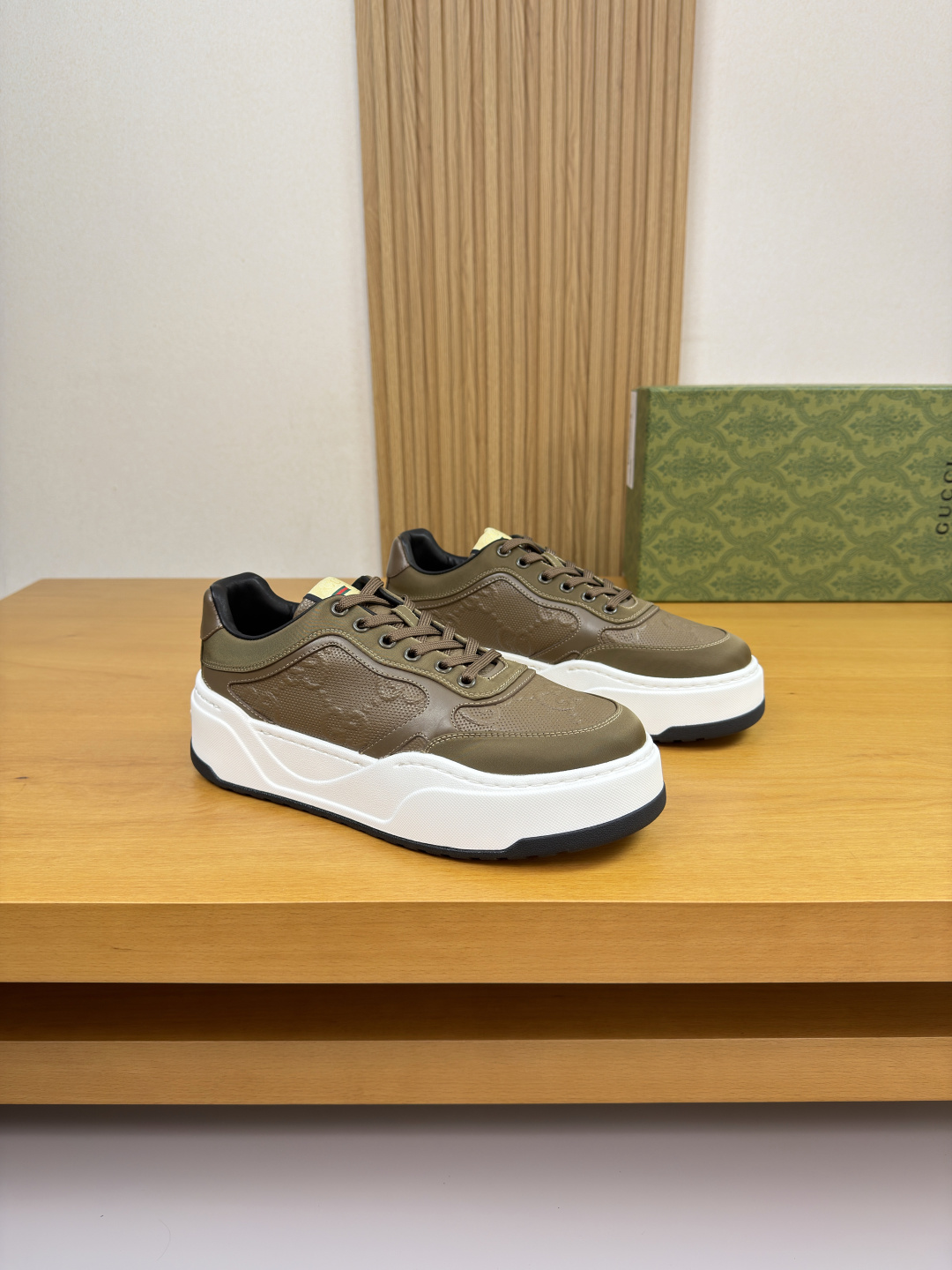Gucci 高仿男士運動鞋軍綠厚底款 時尚休閒百搭風