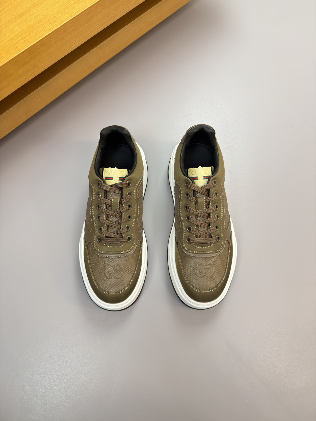 Gucci 高仿男士運動鞋軍綠厚底款 時尚休閒百搭風| 13 Gucci 高仿男士運動鞋軍綠厚底款 時尚休閒百搭風
