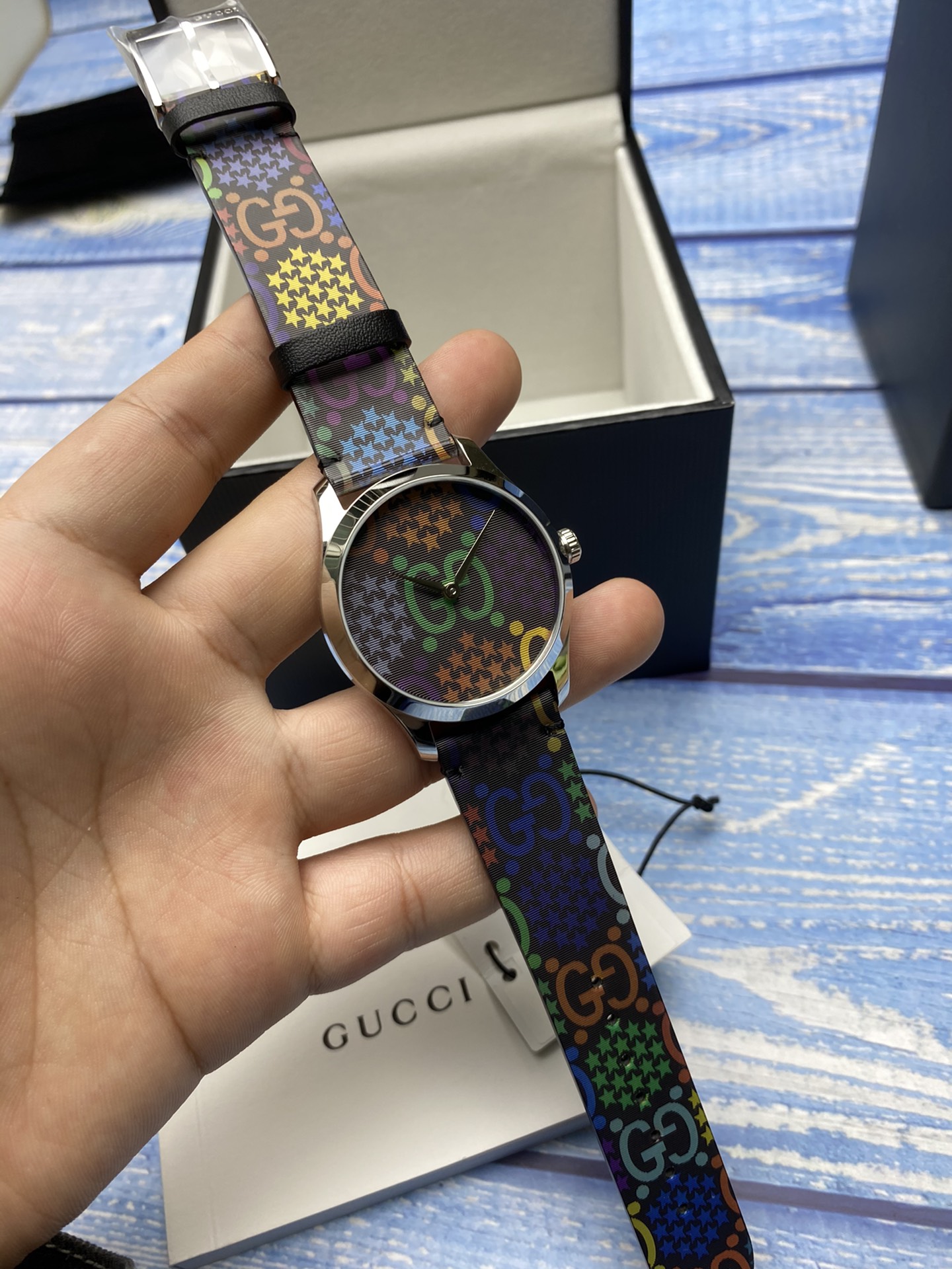 Gucci高仿男錶 彩虹GG滿版印花設計 個性圖騰皮革錶帶潮流款| 14 Gucci高仿男錶 彩虹GG滿版印花設計 個性圖騰皮革錶帶潮流款