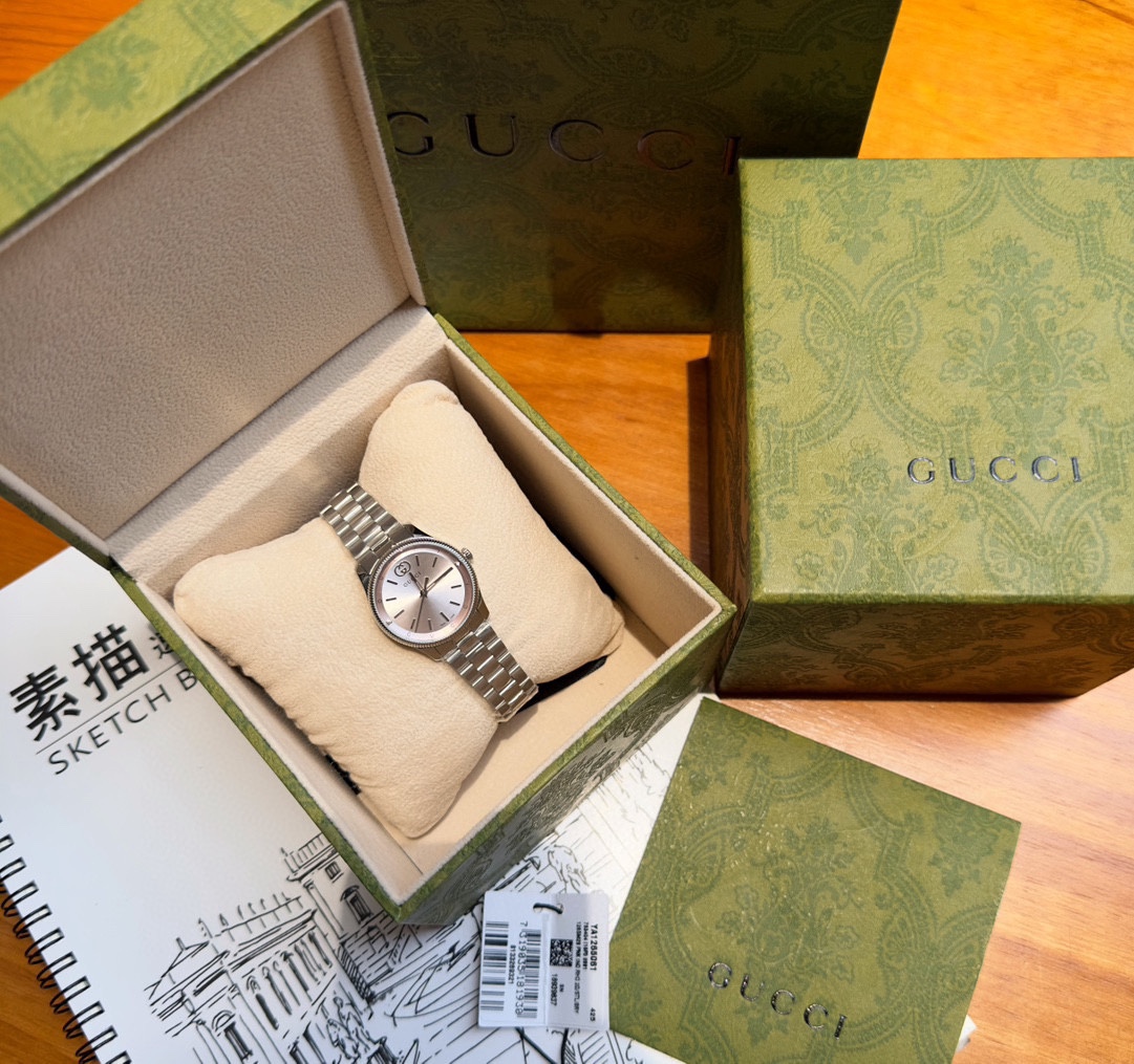 Gucci高仿女錶 銀白面盤簡約設計 小錶徑不鏽鋼鍊帶款式｜歐美奢侈品精品推薦