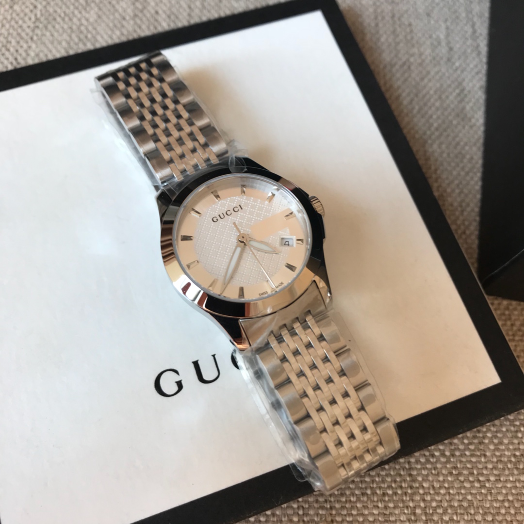 Gucci一比一情侶錶 白面雕紋款 銀色鋼帶極簡風格熱銷對錶|超A仿原單精品圖片 9 Gucci一比一情侶錶 白面雕紋款 銀色鋼帶極簡風格熱銷對錶|歐美奢侈品精品推薦