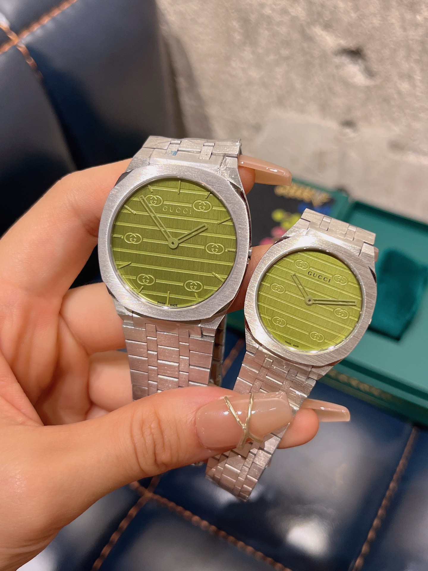 Gucci一比一25H情侶錶 綠色GG圖騰面盤 銀色鋼帶中性設計｜歐美奢侈品精品推薦