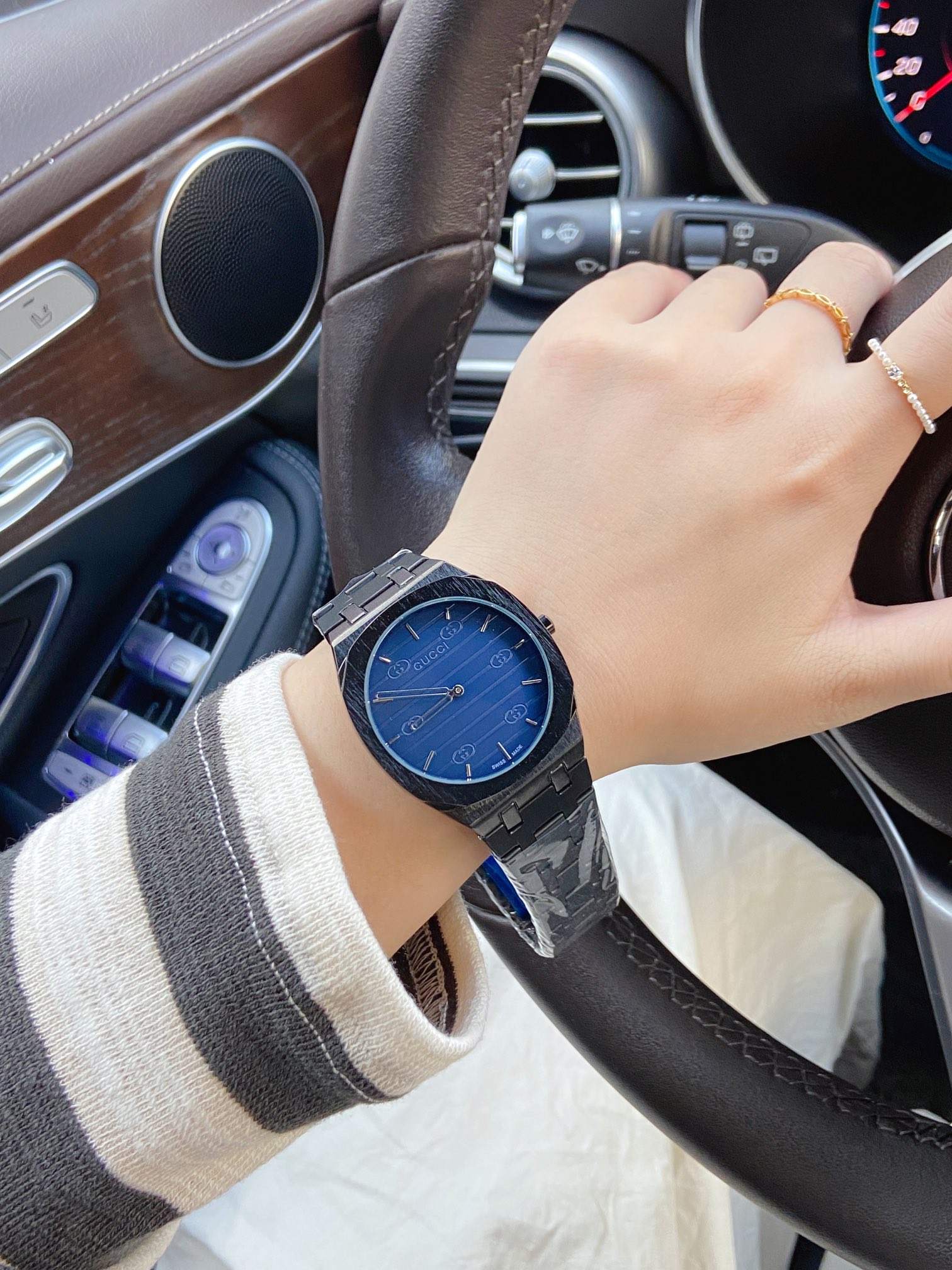 Gucci高仿男錶 25H系列鋼帶款 黑灰藍三色 GG圖騰設計｜歐美奢侈品精品推薦