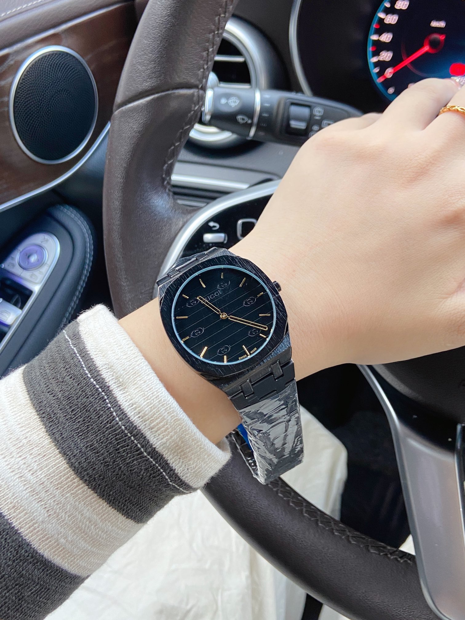 Gucci高仿男錶 25H系列鋼帶款 黑灰藍三色 GG圖騰設計｜歐美奢侈品精品推薦