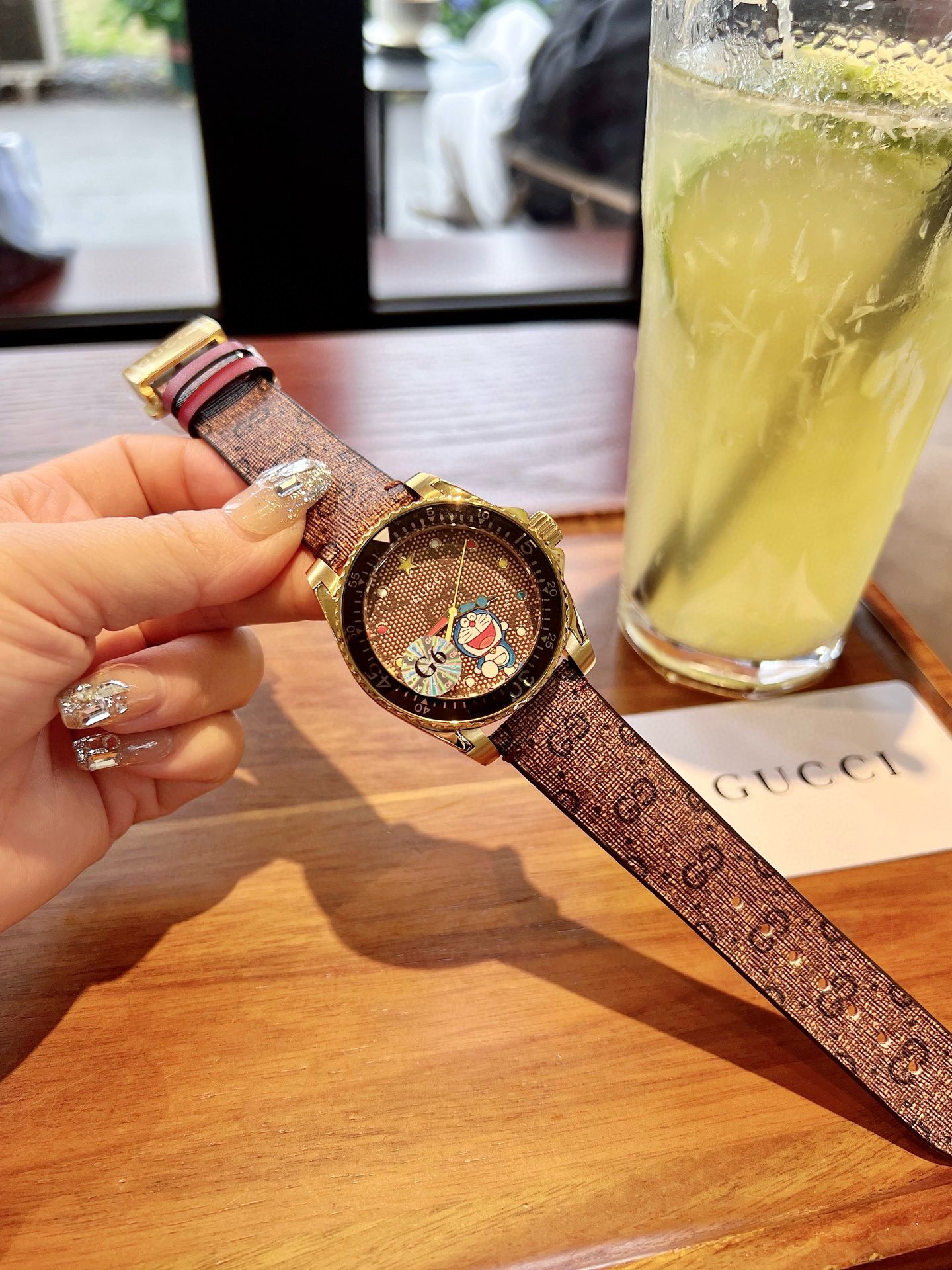 Gucci高仿潛水錶 GG老花錶帶 卡通印花金色表殼趣味款|超A仿原單精品圖片 12 Gucci高仿潛水錶 GG老花錶帶 卡通印花金色表殼趣味款|歐美奢侈品精品推薦